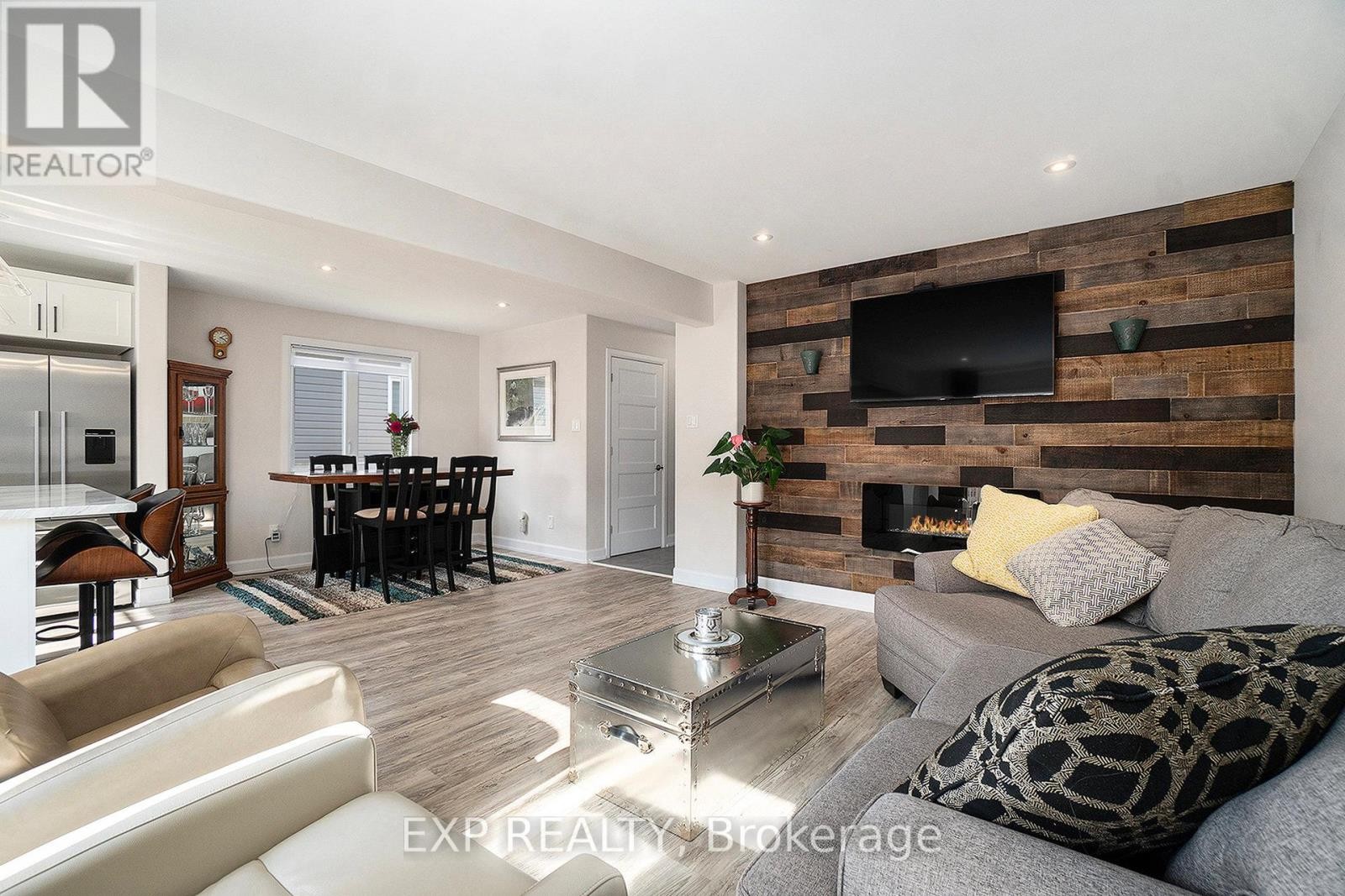 












704 AZURE STREET

,
Russell,




Ontario
K4R1E5

