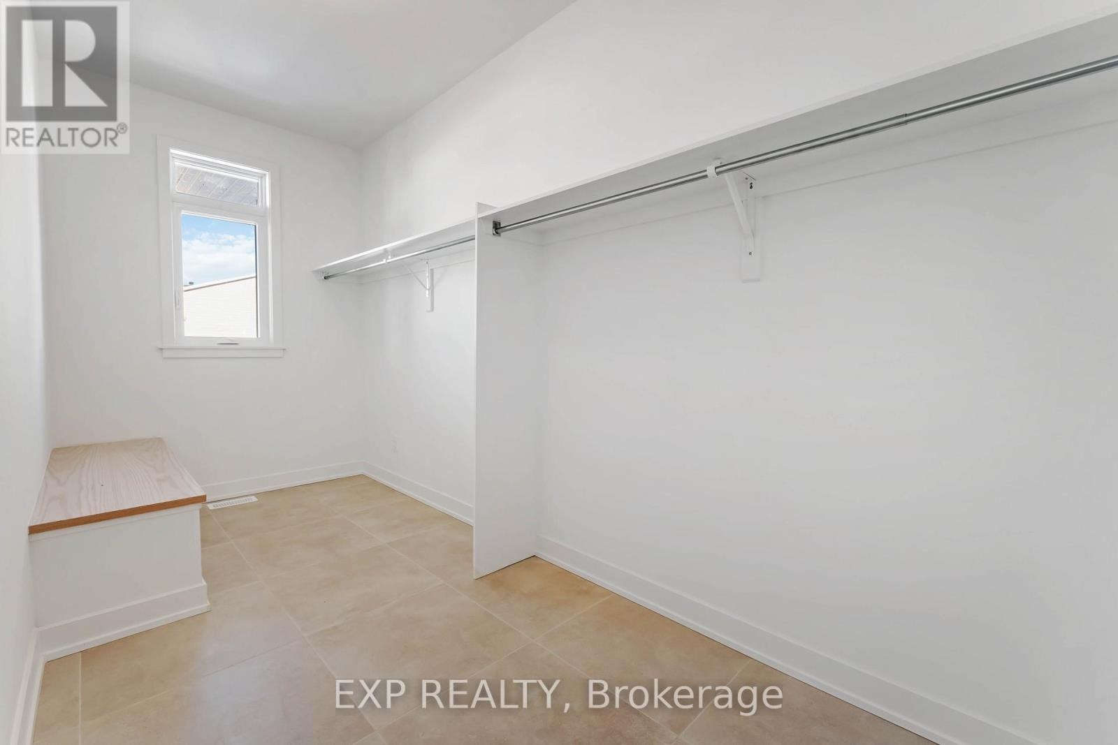 












1752 ROTTERDAM CIRCLE

,
Ottawa,




Ontario
K2W1A5

