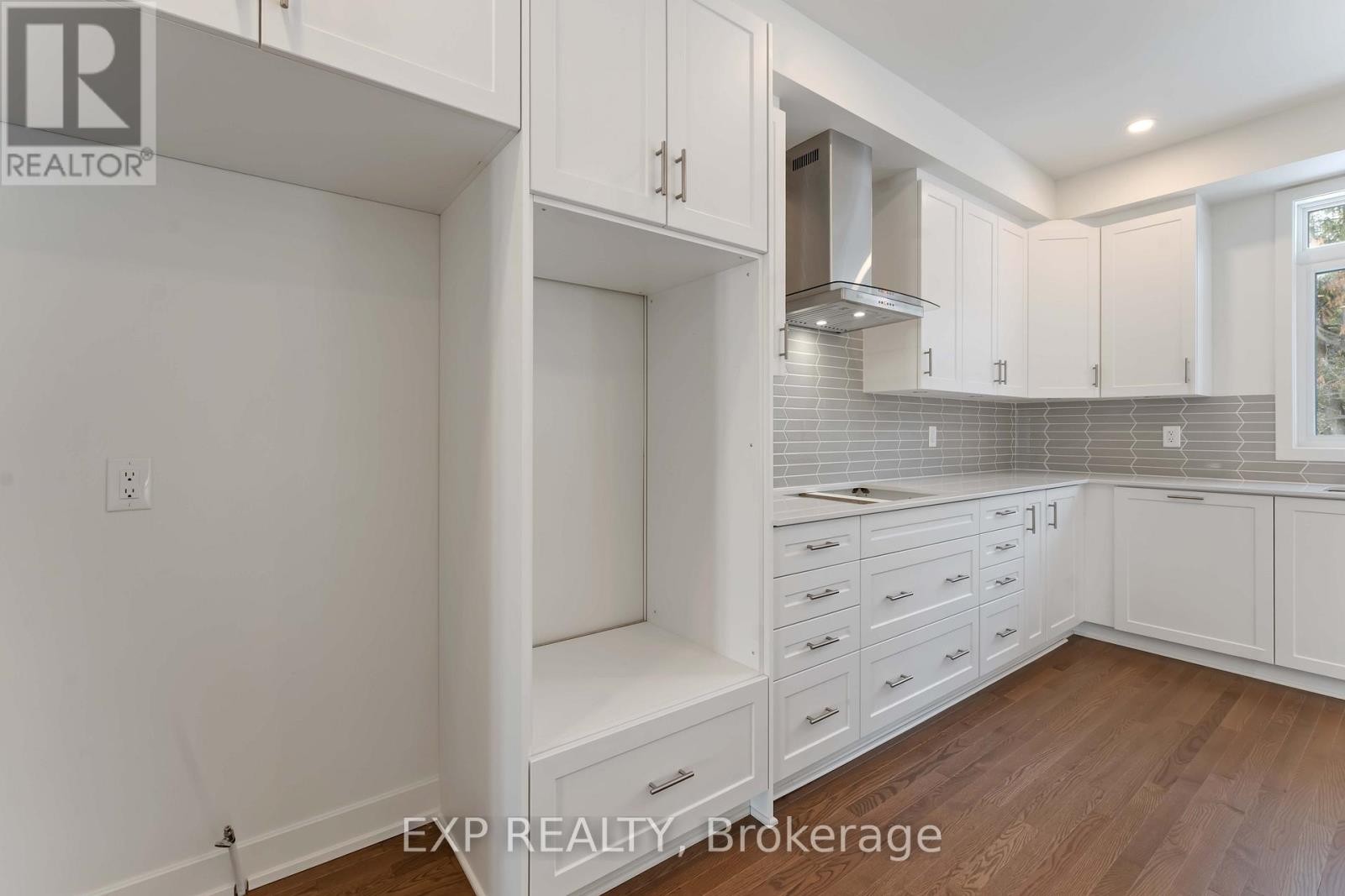 












1752 ROTTERDAM CIRCLE

,
Ottawa,




Ontario
K2W1A5

