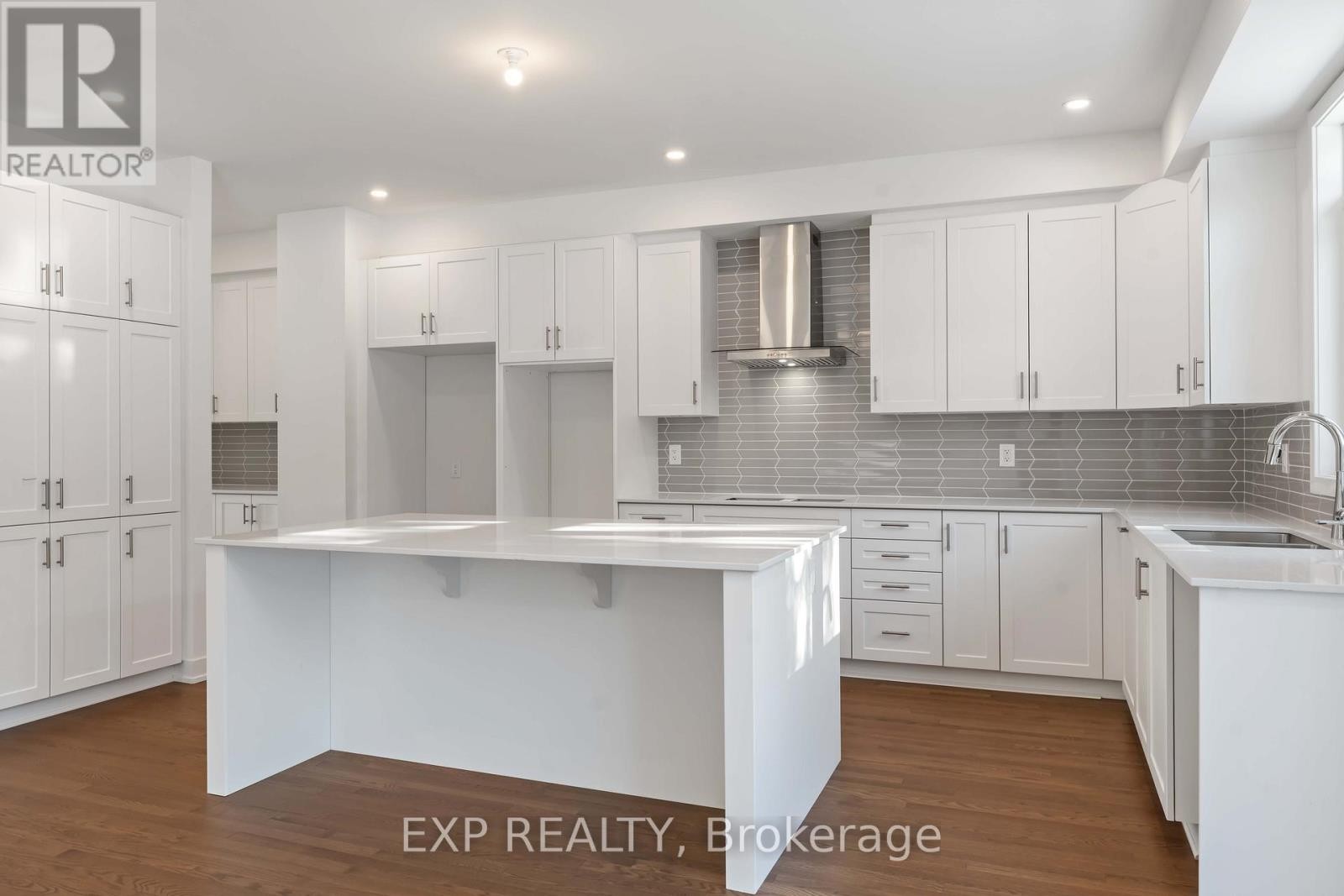 












1752 ROTTERDAM CIRCLE

,
Ottawa,




Ontario
K2W1A5

