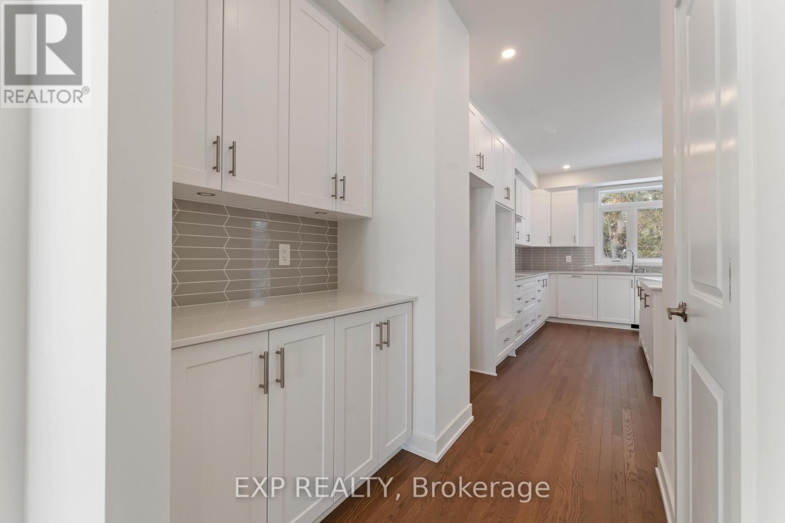 












1752 ROTTERDAM CIRCLE

,
Ottawa,




Ontario
K2W1A5

