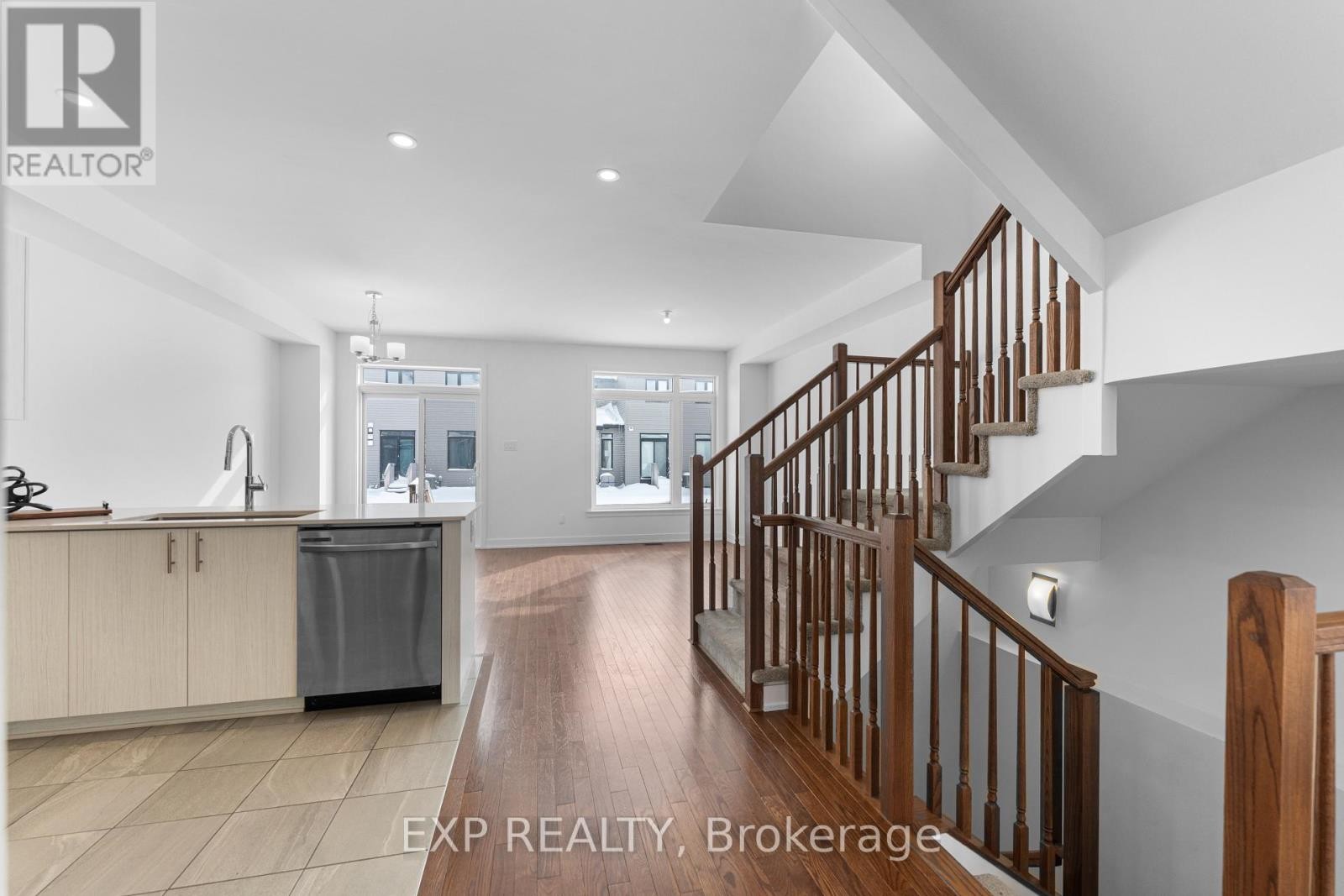 












27 MOOSONEE CRESCENT

,
Ottawa,




Ontario
K4M0L9

