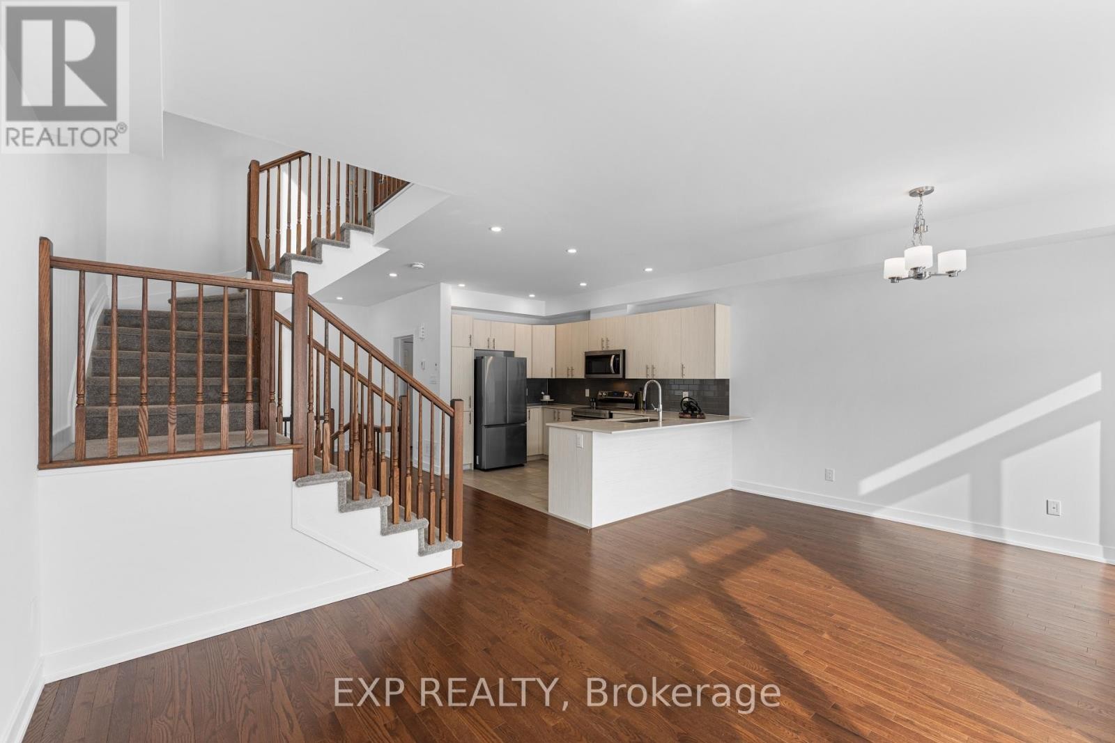 












27 MOOSONEE CRESCENT

,
Ottawa,




Ontario
K4M0L9

