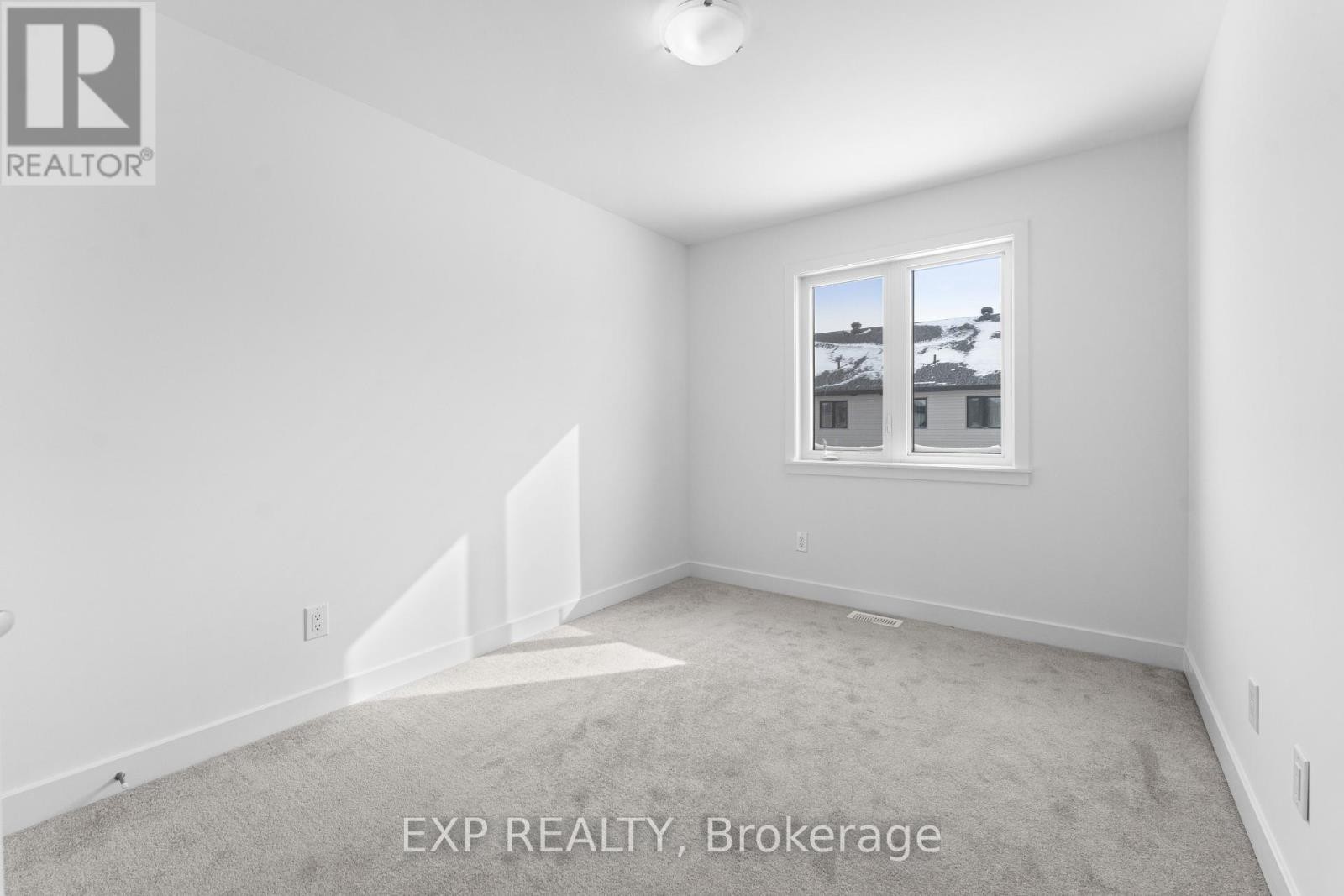 












27 MOOSONEE CRESCENT

,
Ottawa,




Ontario
K4M0L9

