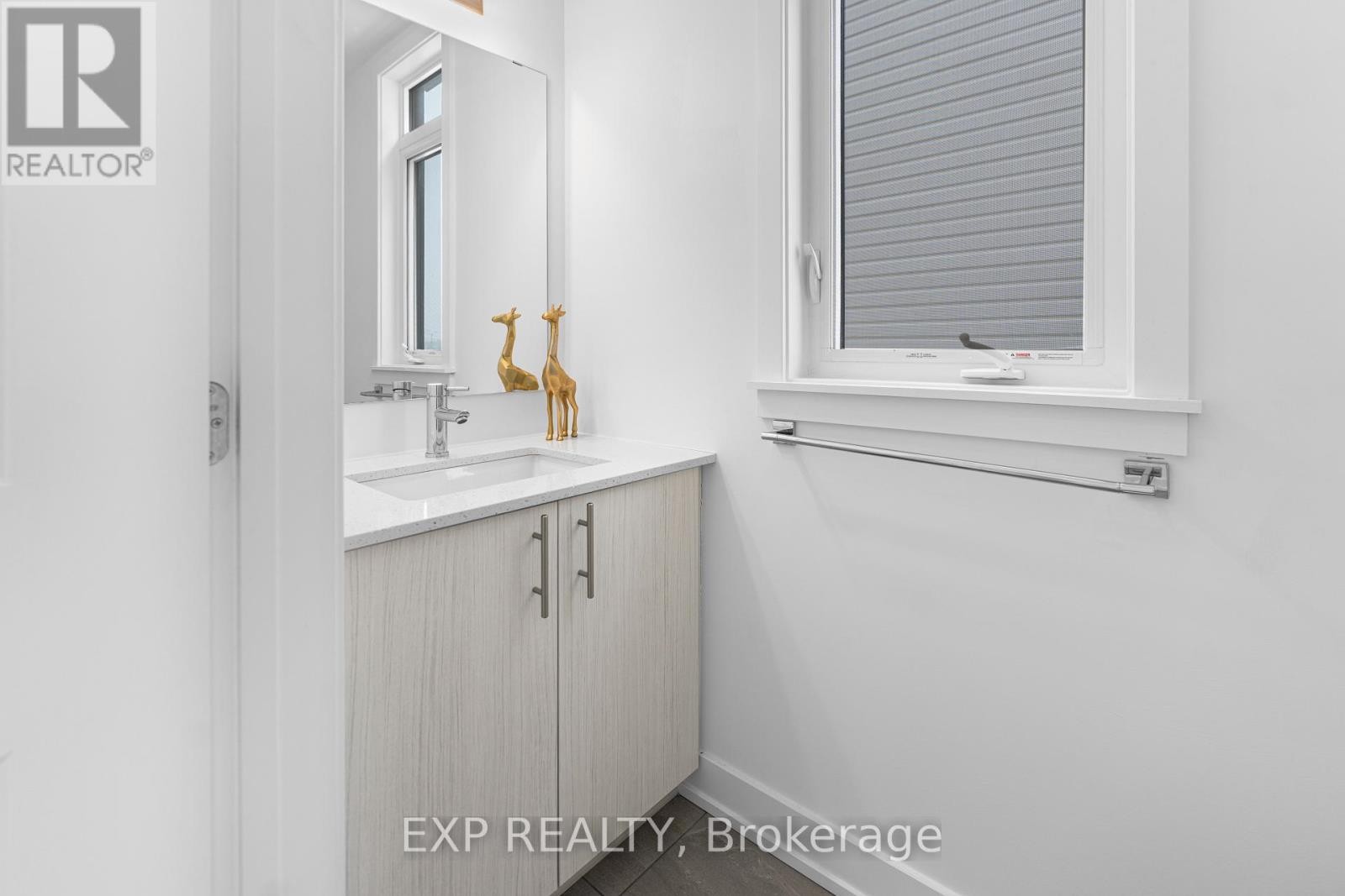 












27 MOOSONEE CRESCENT

,
Ottawa,




Ontario
K4M0L9

