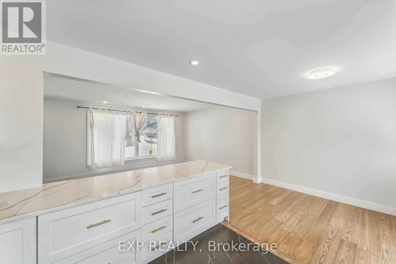 












44 SHERRY LANE

,
Ottawa,




Ontario
K2G3L8

