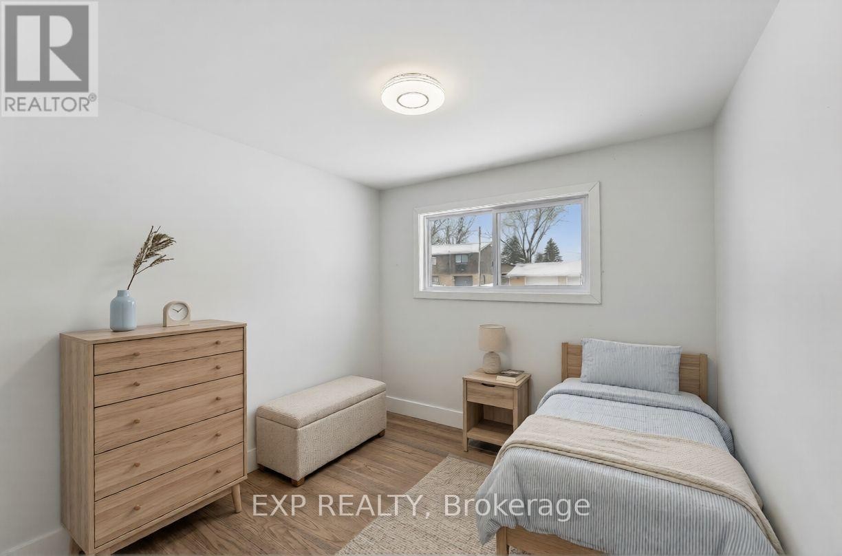 












44 SHERRY LANE

,
Ottawa,




Ontario
K2G3L8

