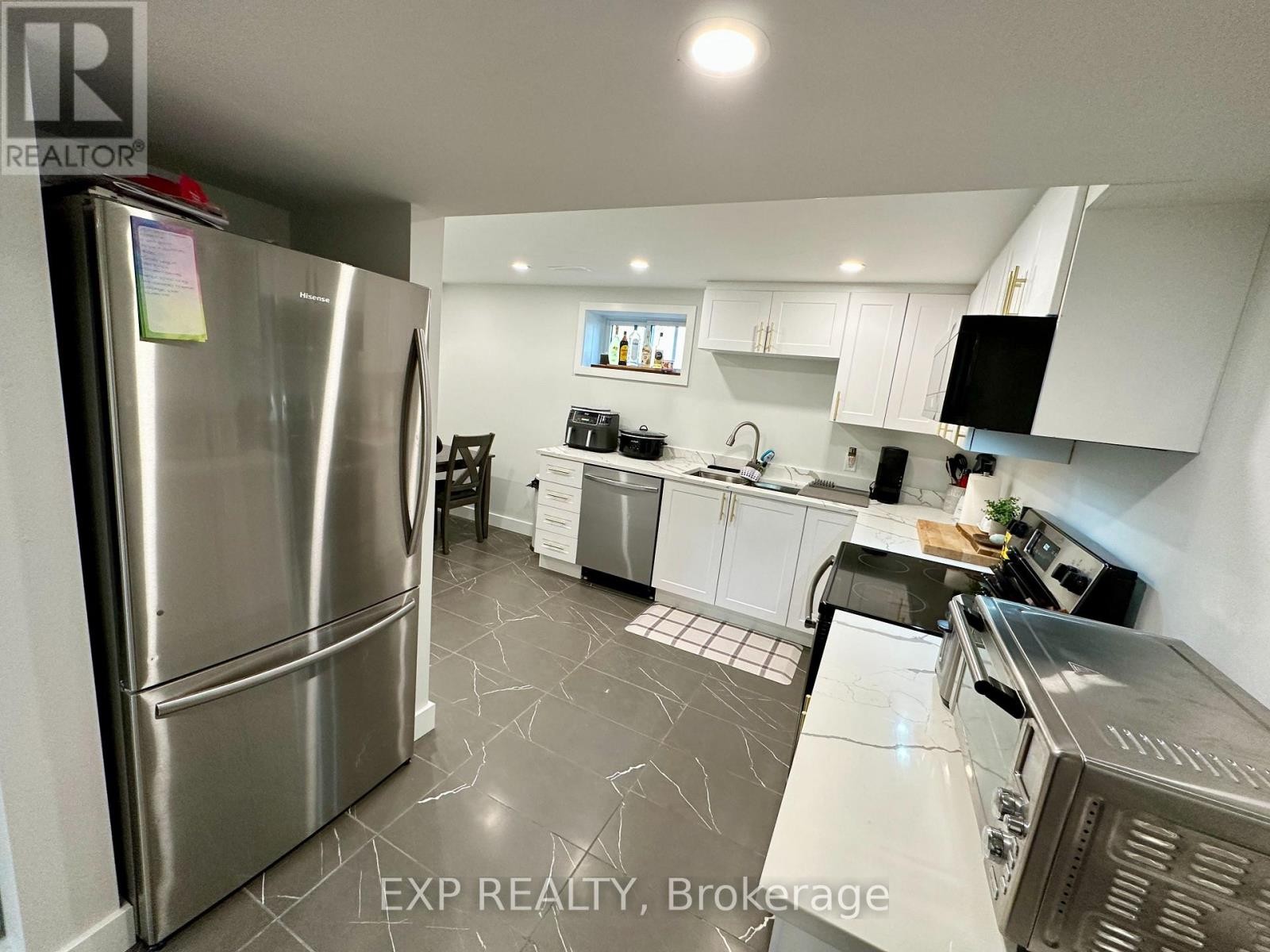 












44 SHERRY LANE

,
Ottawa,




Ontario
K2G3L8

