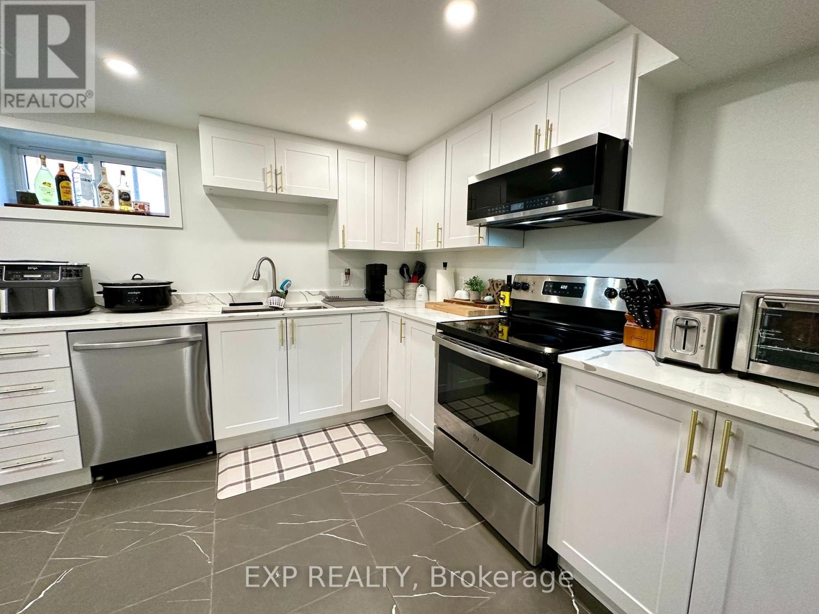 












44 SHERRY LANE

,
Ottawa,




Ontario
K2G3L8

