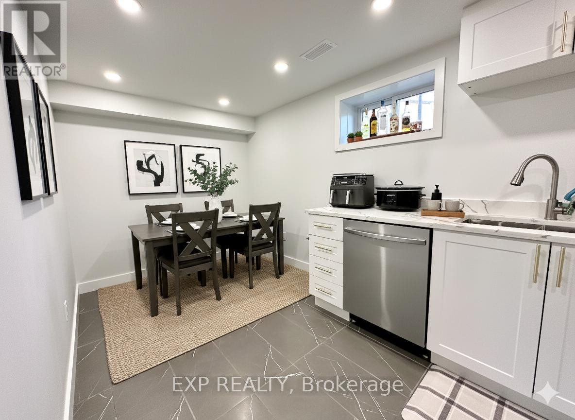 












44 SHERRY LANE

,
Ottawa,




Ontario
K2G3L8

