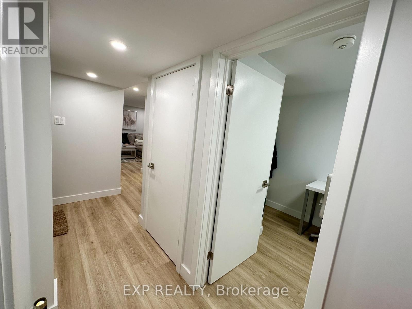 












44 SHERRY LANE

,
Ottawa,




Ontario
K2G3L8

