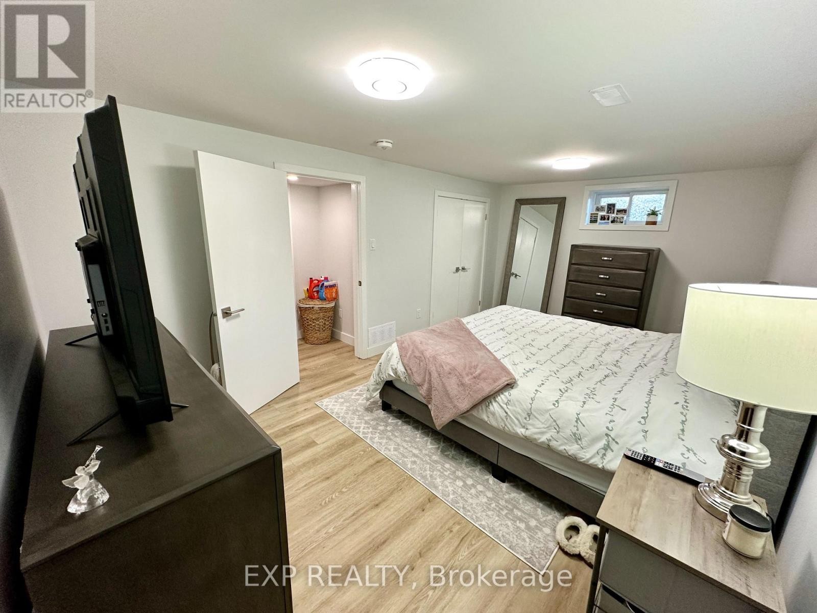 












44 SHERRY LANE

,
Ottawa,




Ontario
K2G3L8

