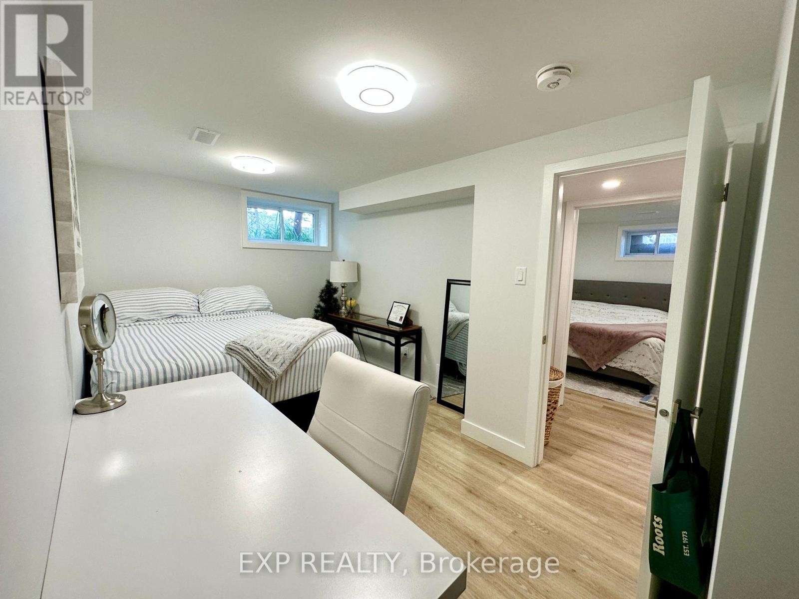 












44 SHERRY LANE

,
Ottawa,




Ontario
K2G3L8

