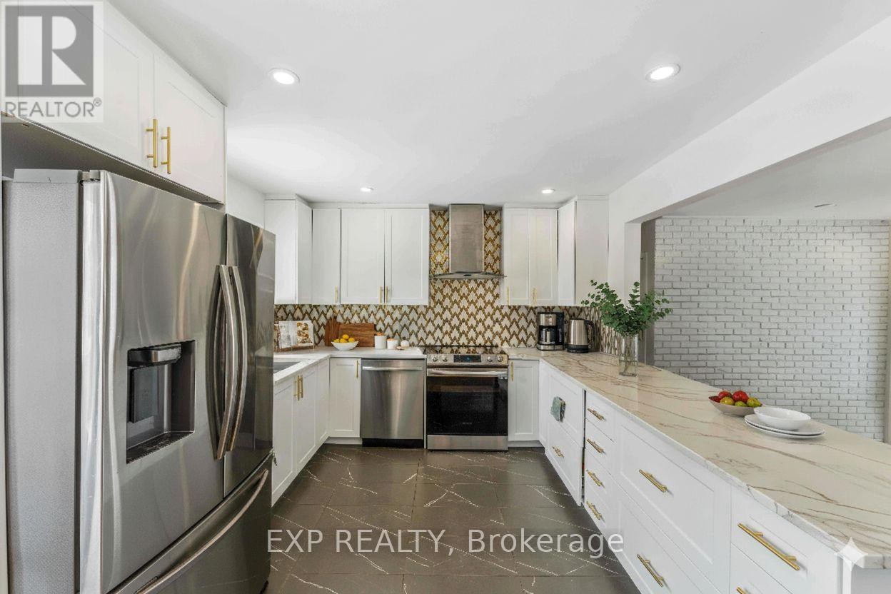 












44 SHERRY LANE

,
Ottawa,




Ontario
K2G3L8

