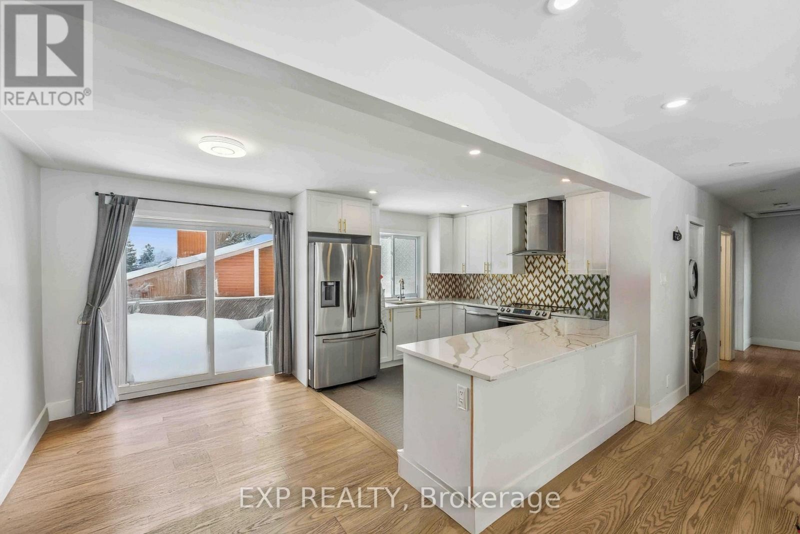 












44 SHERRY LANE

,
Ottawa,




Ontario
K2G3L8

