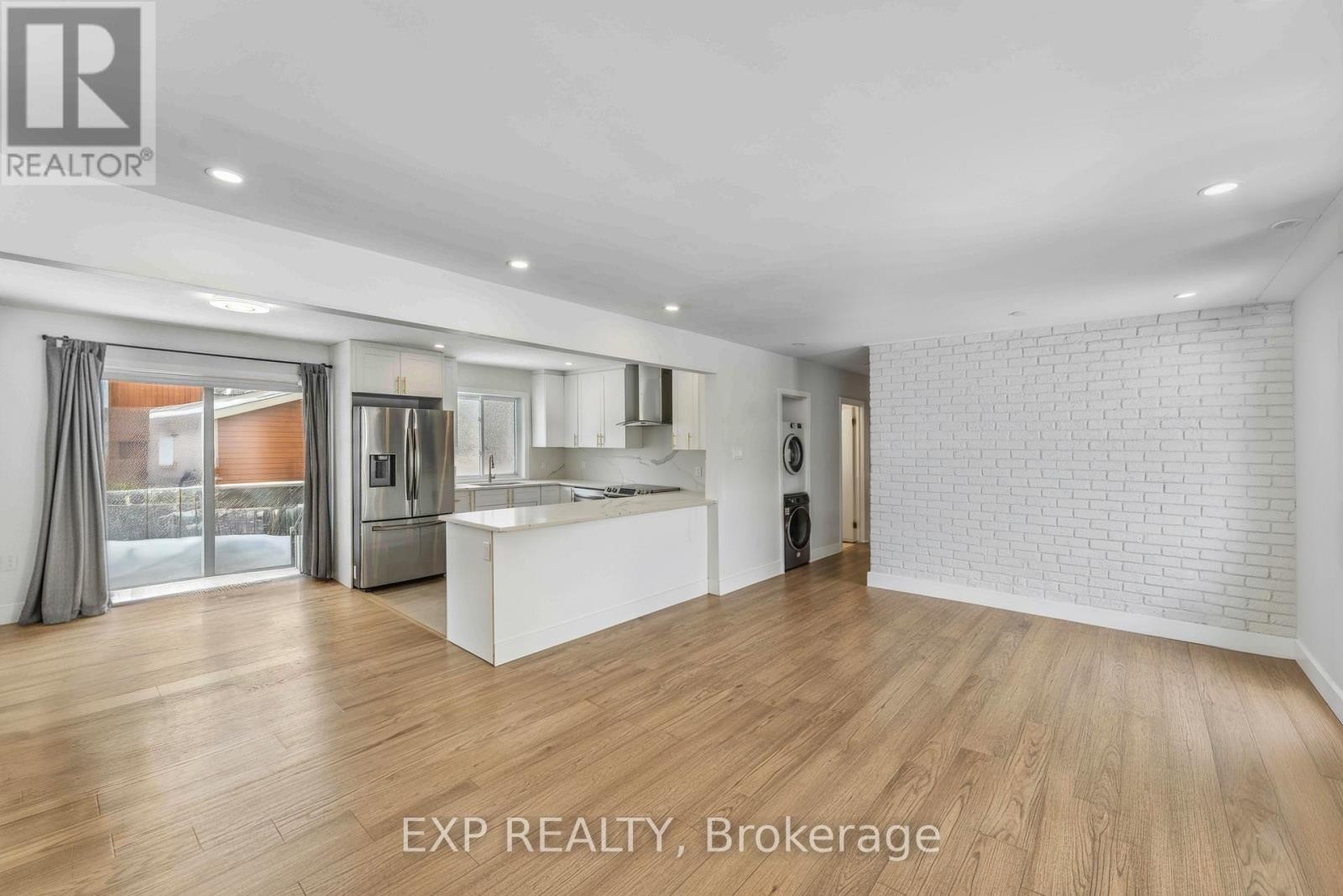 












44 SHERRY LANE

,
Ottawa,




Ontario
K2G3L8

