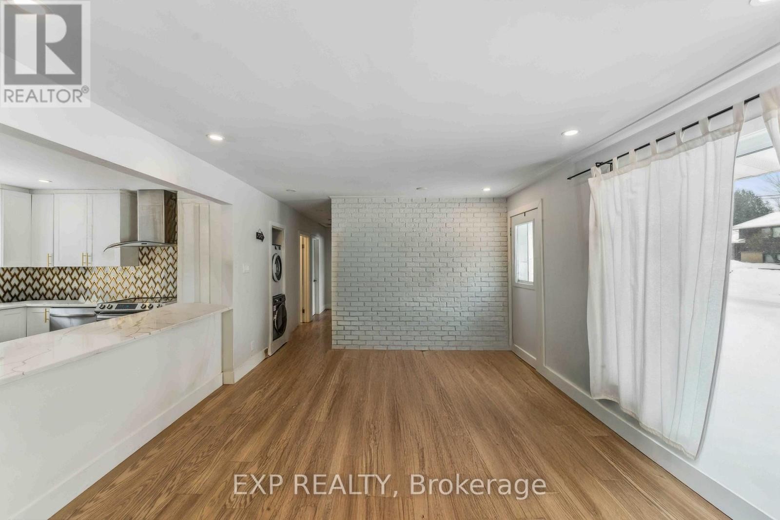 












44 SHERRY LANE

,
Ottawa,




Ontario
K2G3L8

