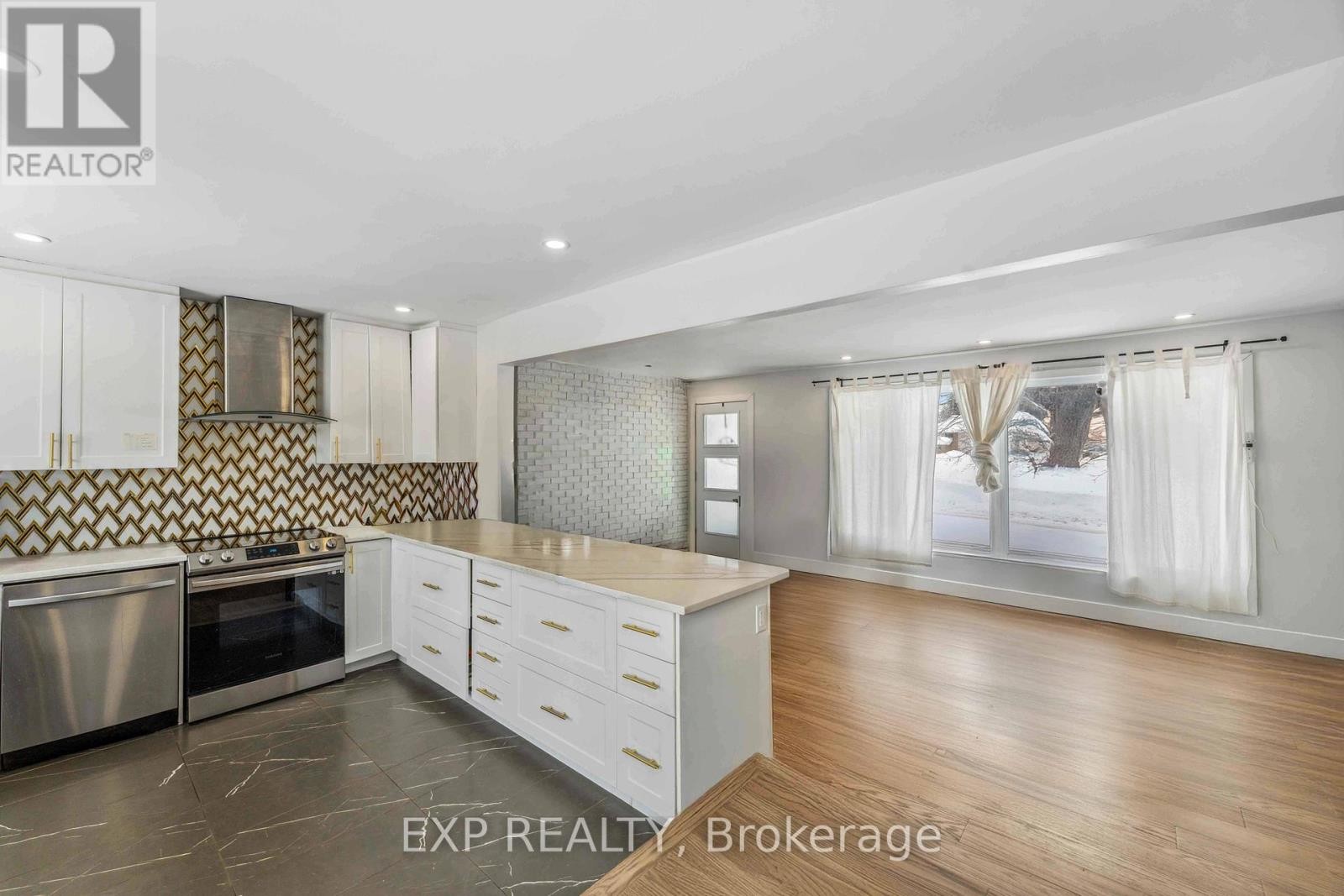 












44 SHERRY LANE

,
Ottawa,




Ontario
K2G3L8

