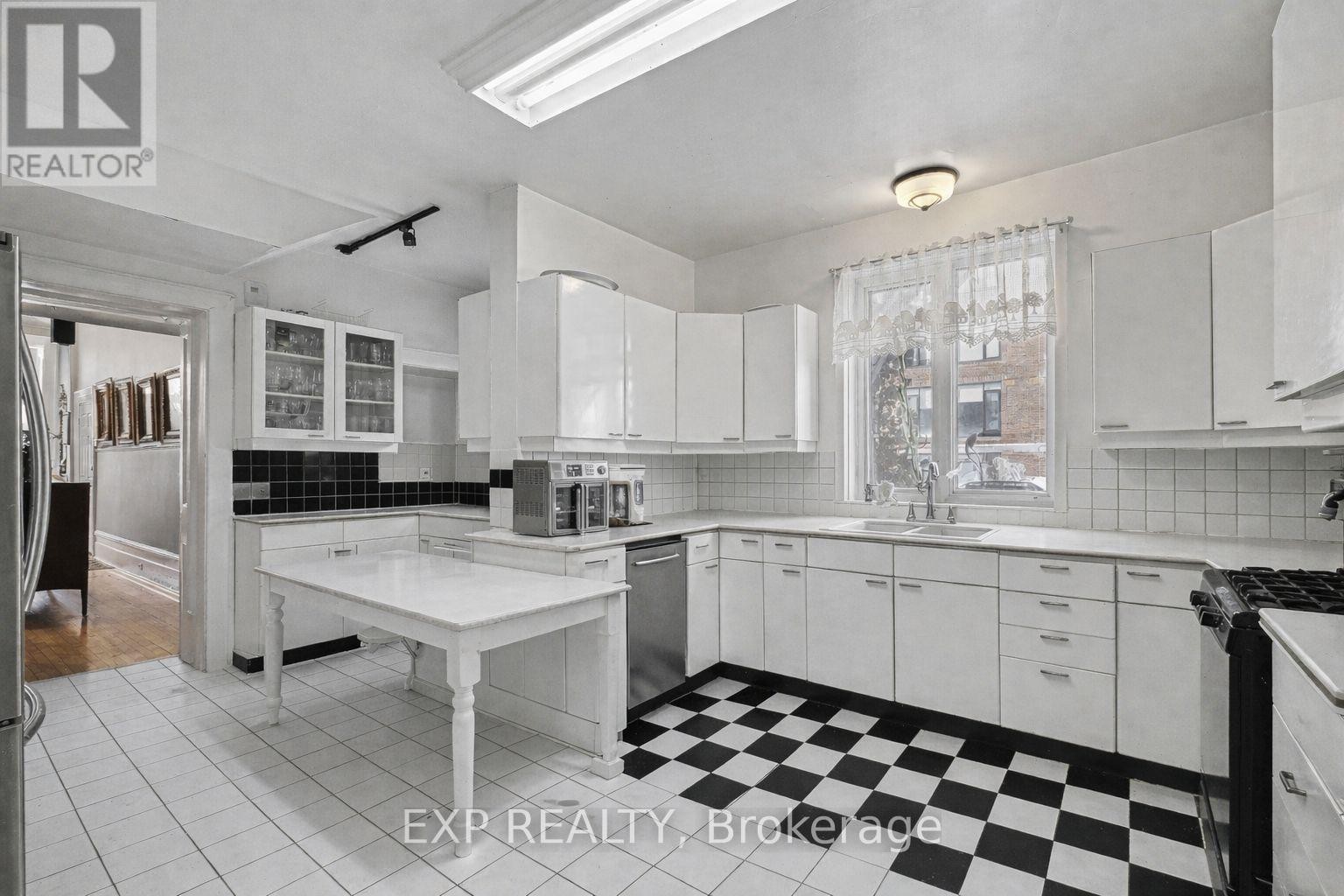 












149 DALY AVENUE

,
Ottawa,




Ontario
K1N6E8

