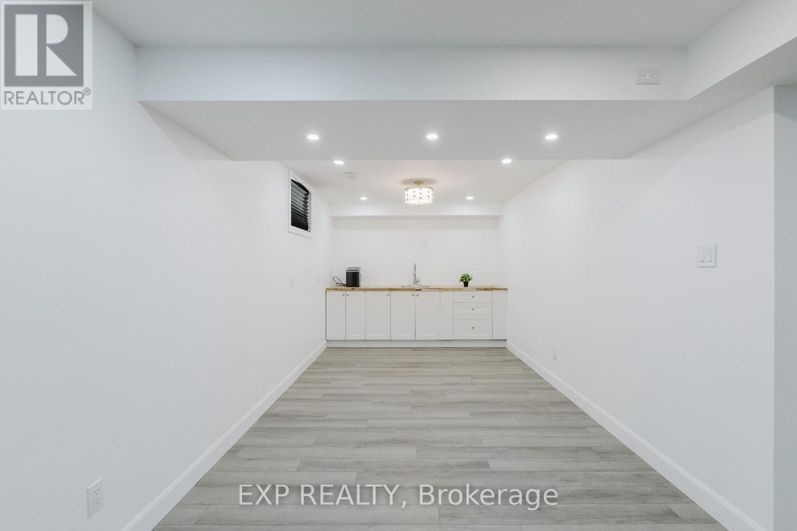 












504 ALBERT BOYD PRIVATE

,
Ottawa,




Ontario
K0A1L0

