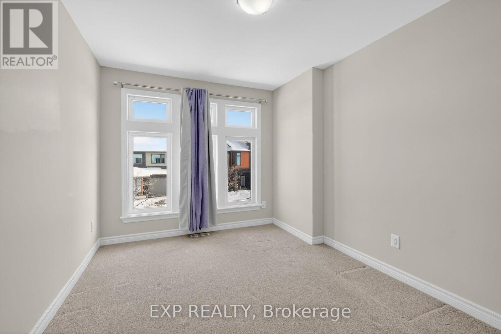 












529 ROWERS WAY

,
Ottawa,




Ontario
K1X0C6

