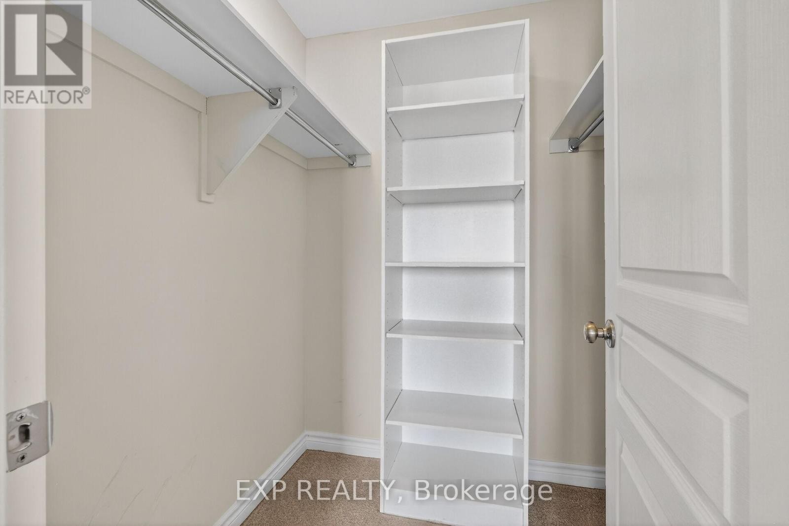 












529 ROWERS WAY

,
Ottawa,




Ontario
K1X0C6

