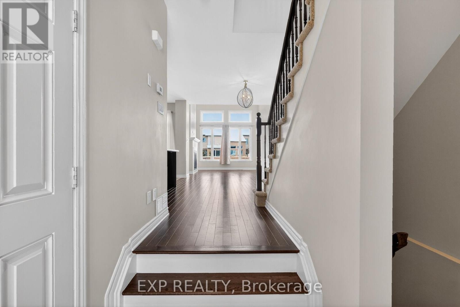 












529 ROWERS WAY

,
Ottawa,




Ontario
K1X0C6

