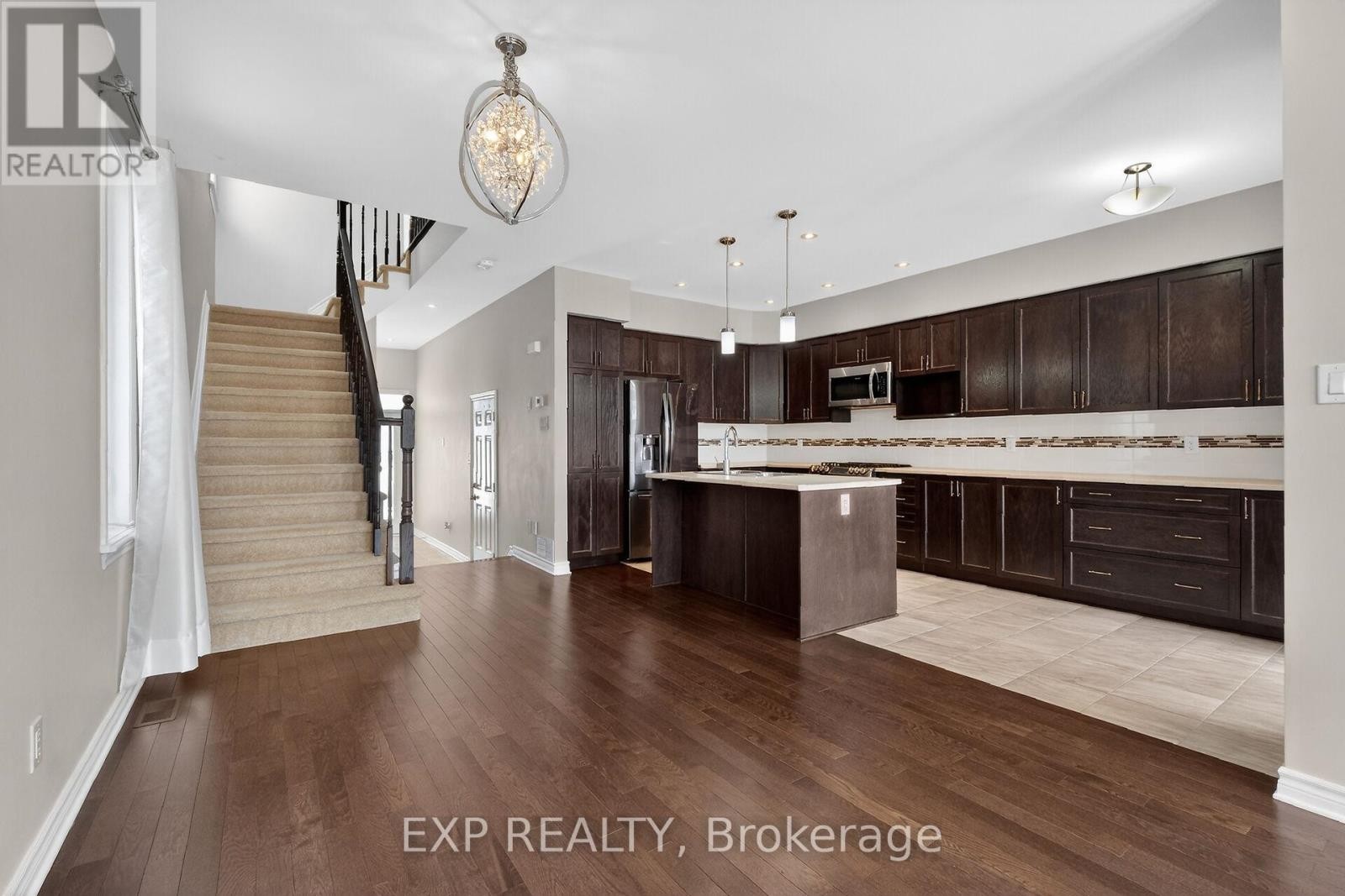 












529 ROWERS WAY

,
Ottawa,




Ontario
K1X0C6

