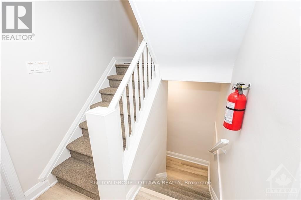 












391 GREENWOOD AVENUE

,
Ottawa,




Ontario
K2A0X4

