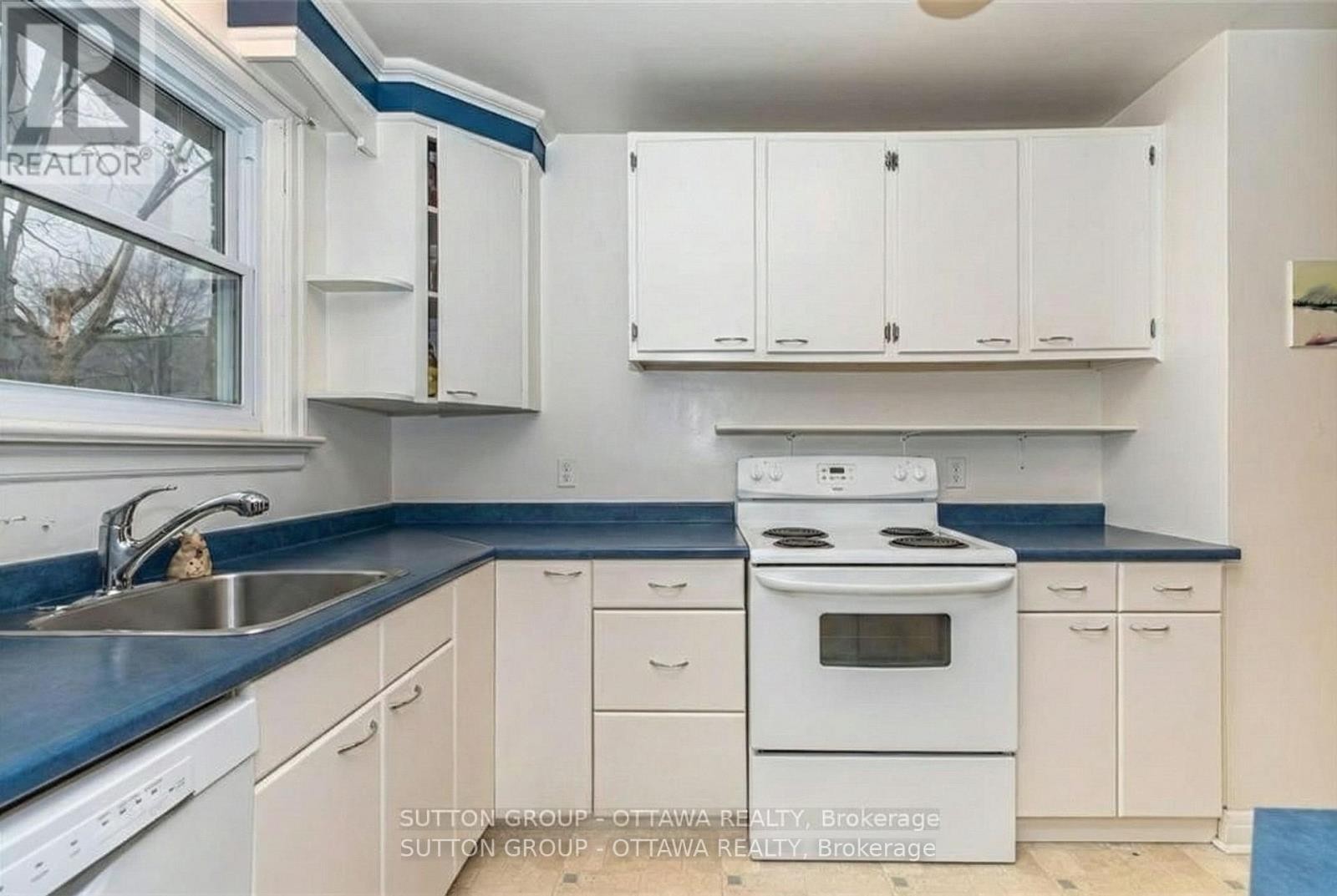 












391 GREENWOOD AVENUE

,
Ottawa,




Ontario
K2A0X4

