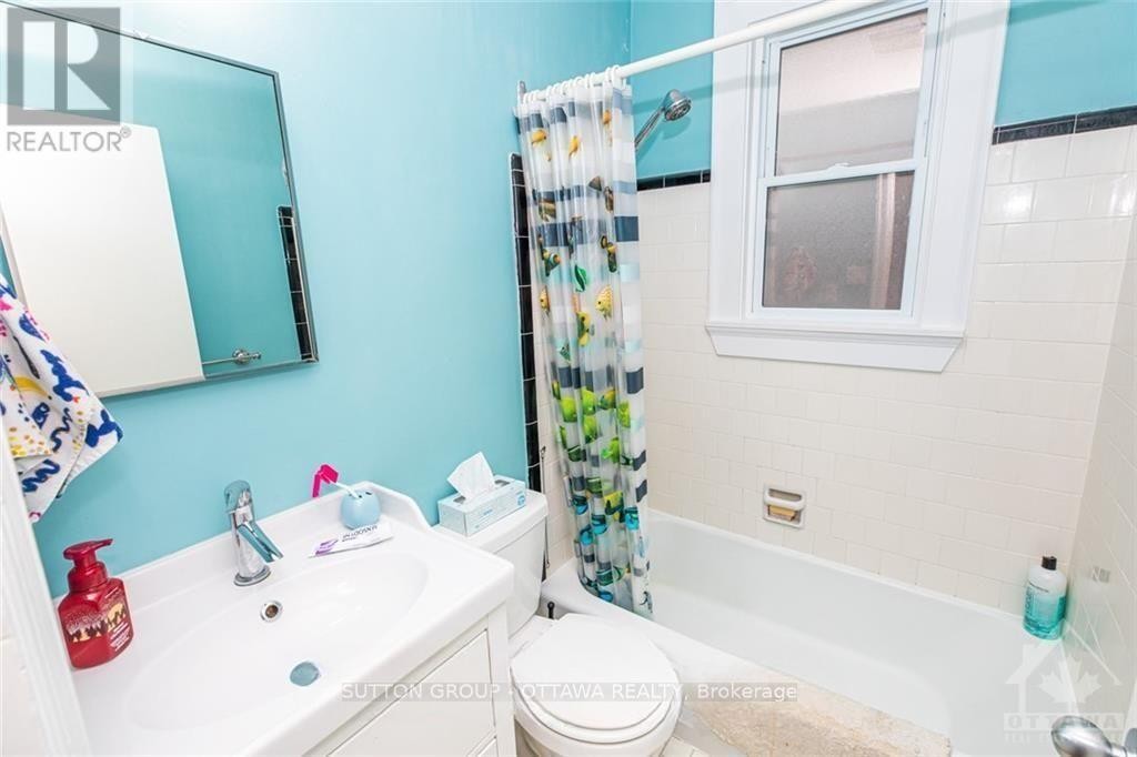 












391 GREENWOOD AVENUE

,
Ottawa,




Ontario
K2A0X4

