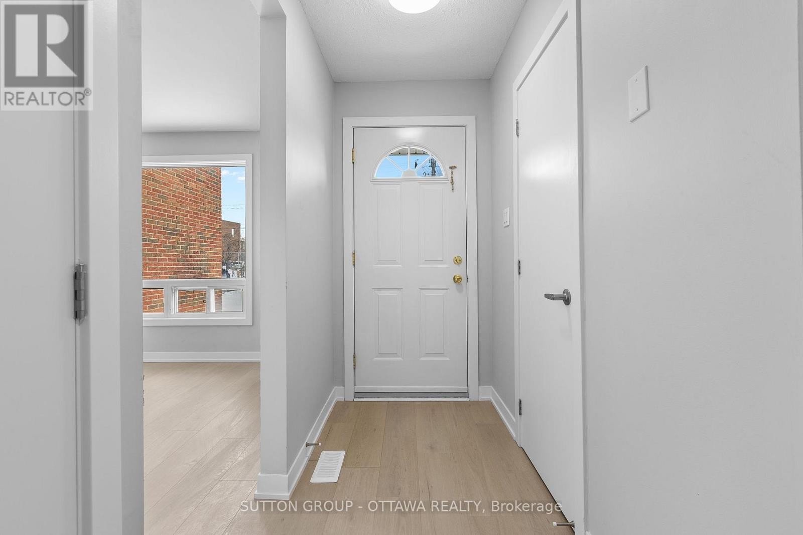 












68 - 2939 FAIRLEA CRESCENT

,
Ottawa,




Ontario
K1V9A5

