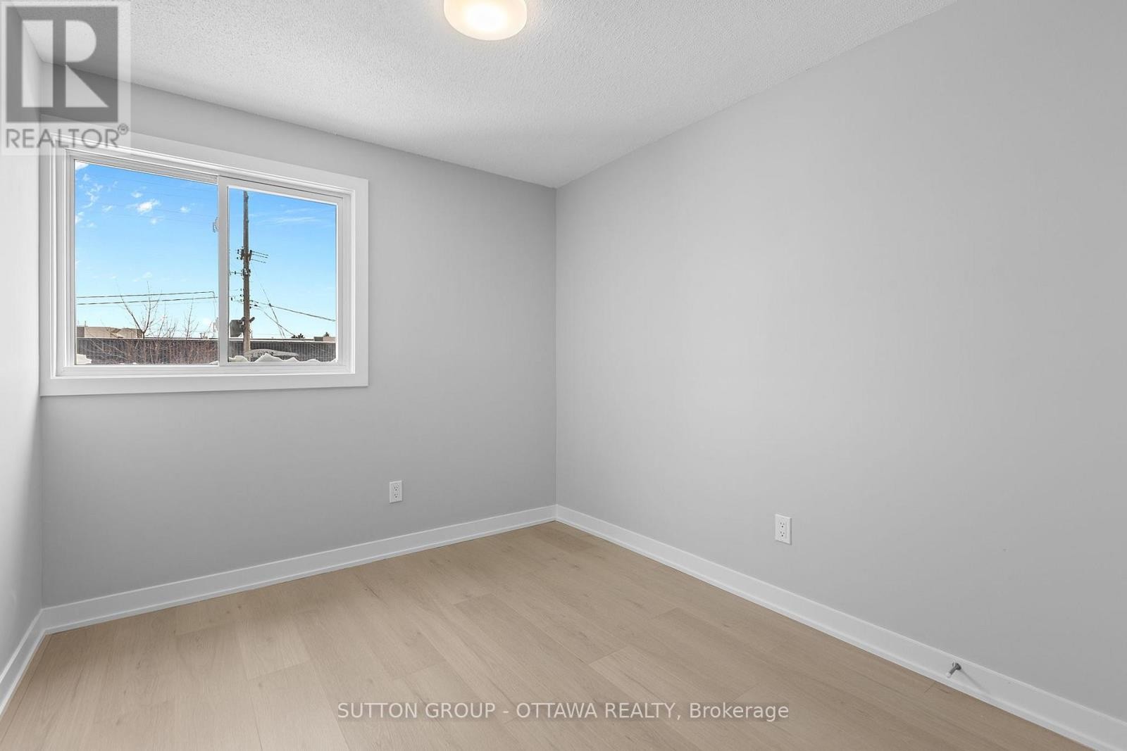 












68 - 2939 FAIRLEA CRESCENT

,
Ottawa,




Ontario
K1V9A5

