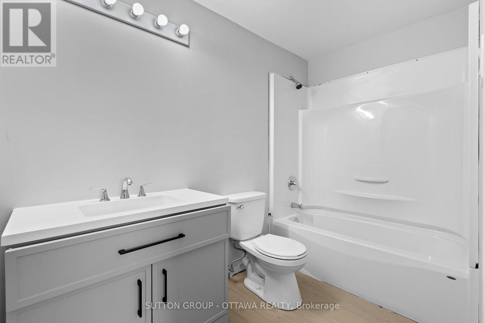 












68 - 2939 FAIRLEA CRESCENT

,
Ottawa,




Ontario
K1V9A5

