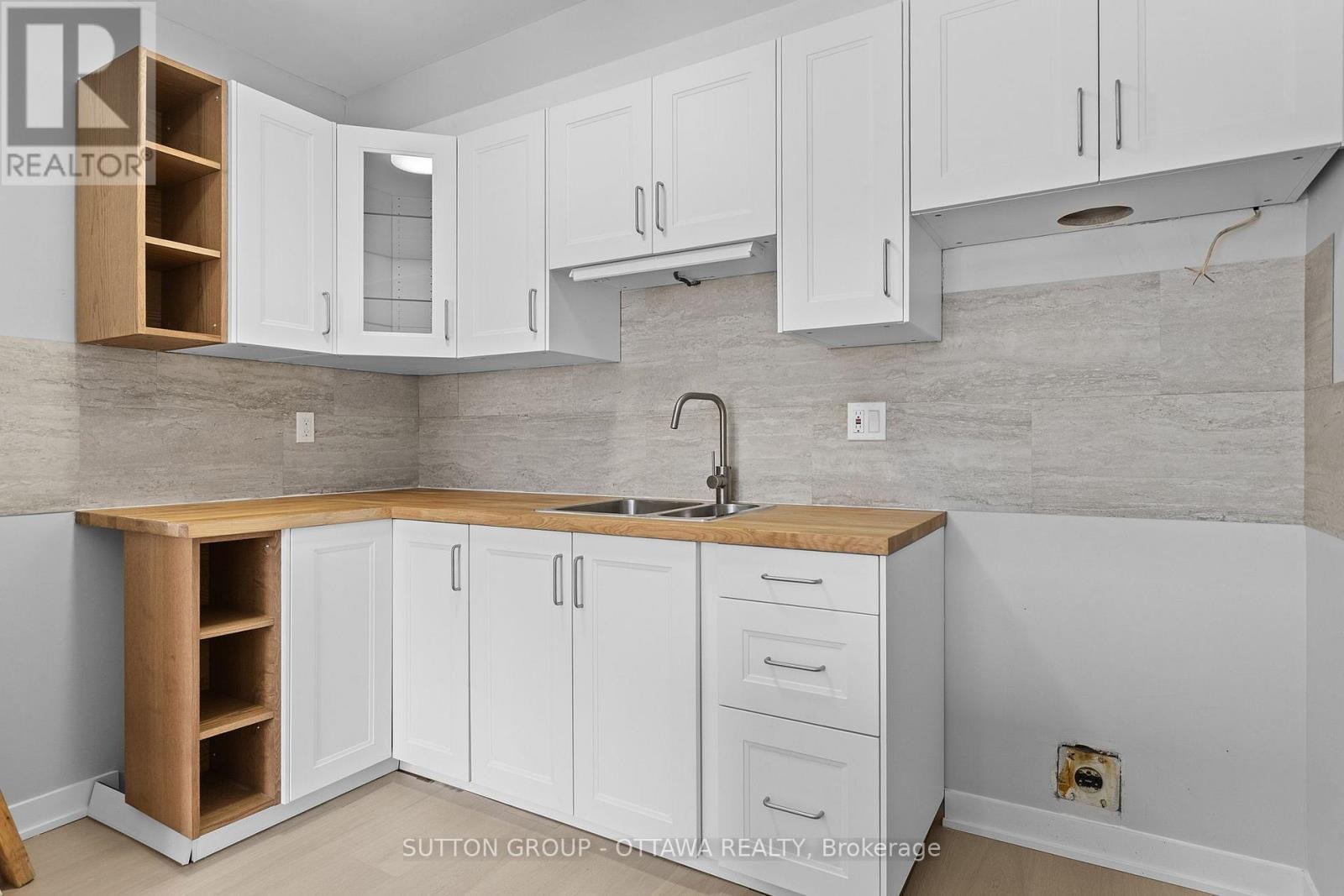 












68 - 2939 FAIRLEA CRESCENT

,
Ottawa,




Ontario
K1V9A5

