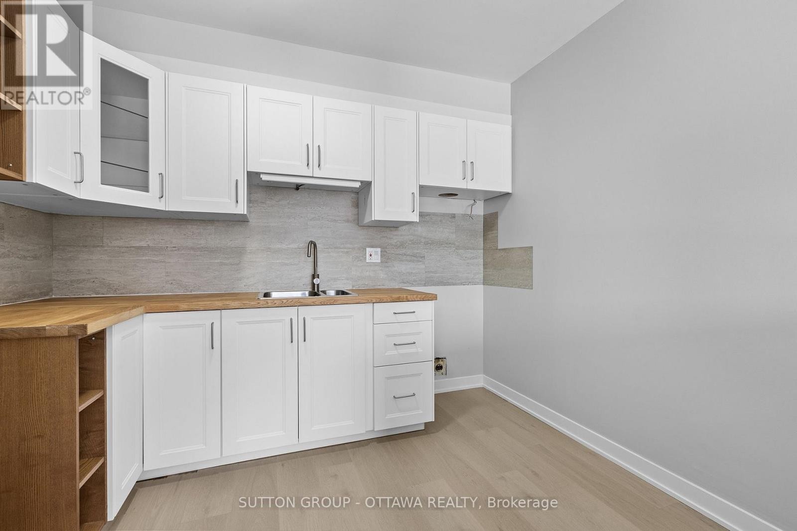 












68 - 2939 FAIRLEA CRESCENT

,
Ottawa,




Ontario
K1V9A5

