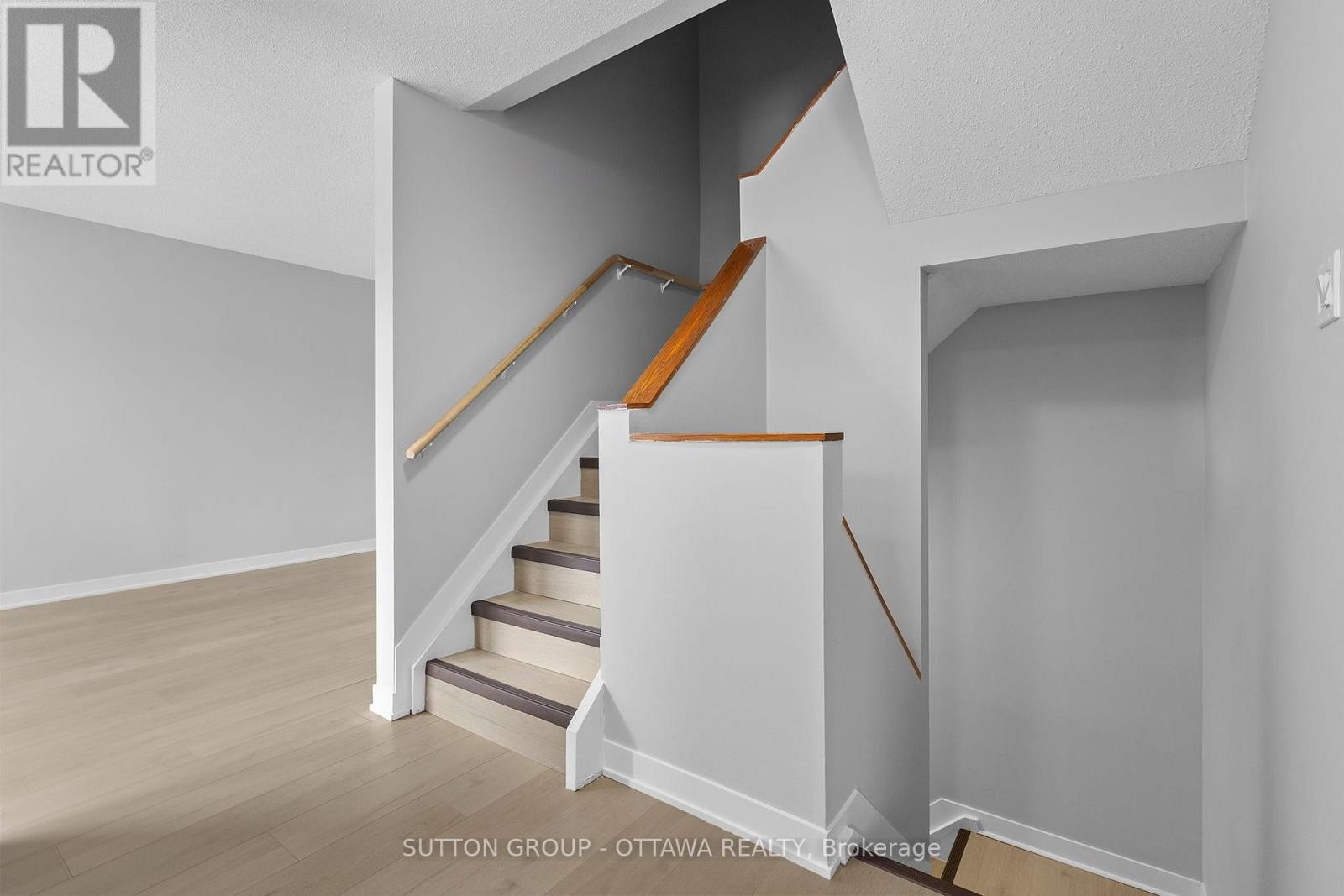 












68 - 2939 FAIRLEA CRESCENT

,
Ottawa,




Ontario
K1V9A5

