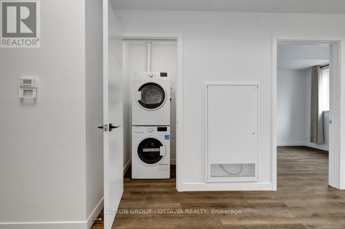 












701 - 399 WINSTON AVENUE

,
Ottawa,




Ontario
K2A1Y8

