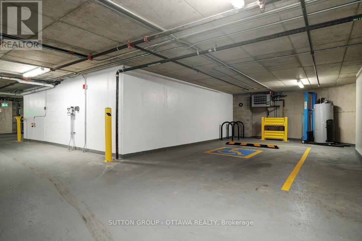 












701 - 399 WINSTON AVENUE

,
Ottawa,




Ontario
K2A1Y8

