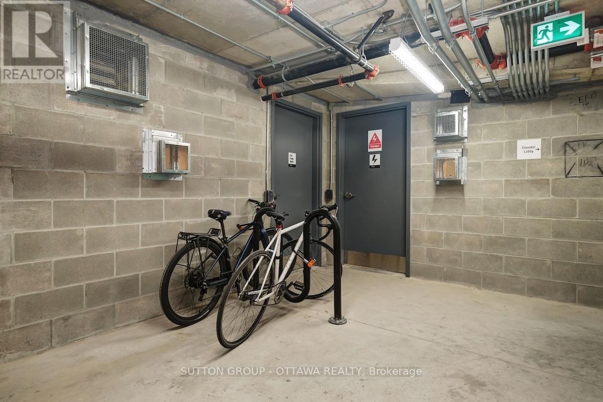 












701 - 399 WINSTON AVENUE

,
Ottawa,




Ontario
K2A1Y8

