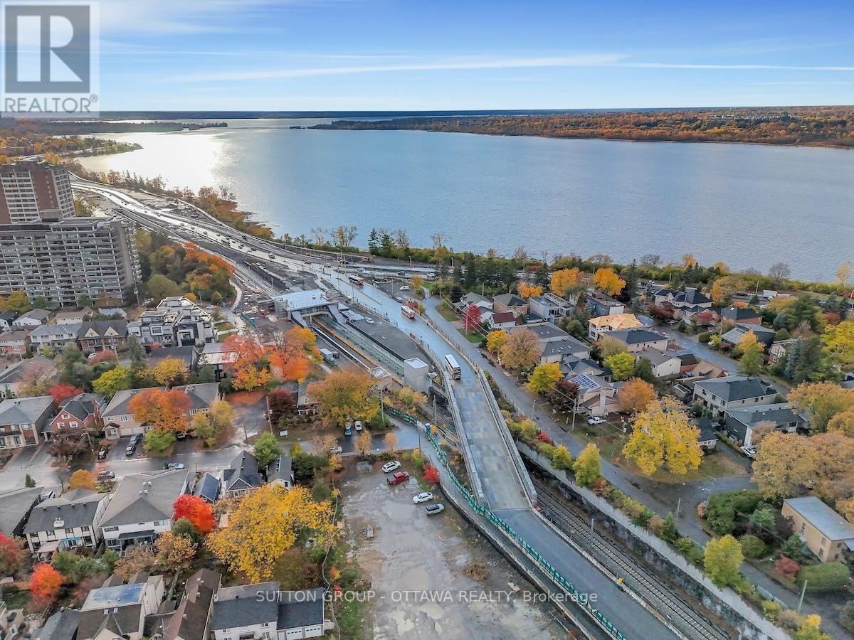 












701 - 399 WINSTON AVENUE

,
Ottawa,




Ontario
K2A1Y8

