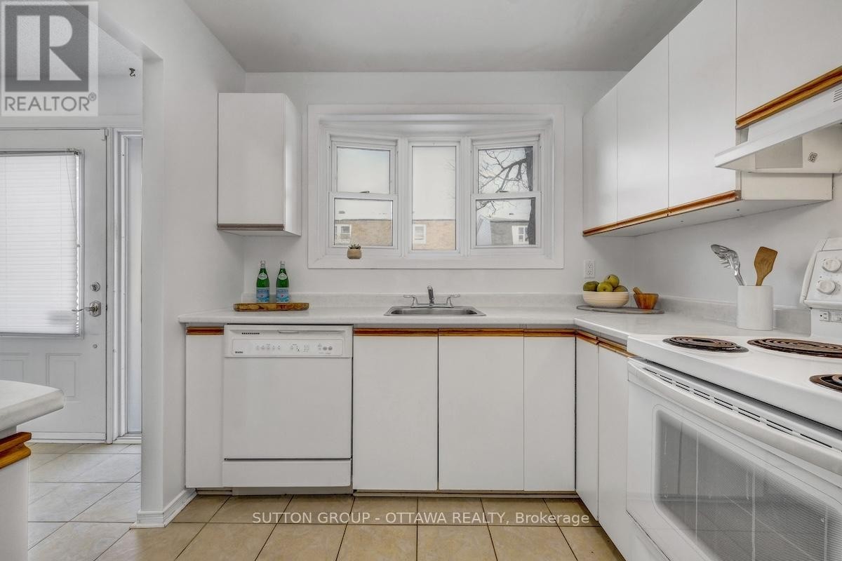 












54 - 920 DYNES ROAD

,
Ottawa,




Ontario
K2C0G8

