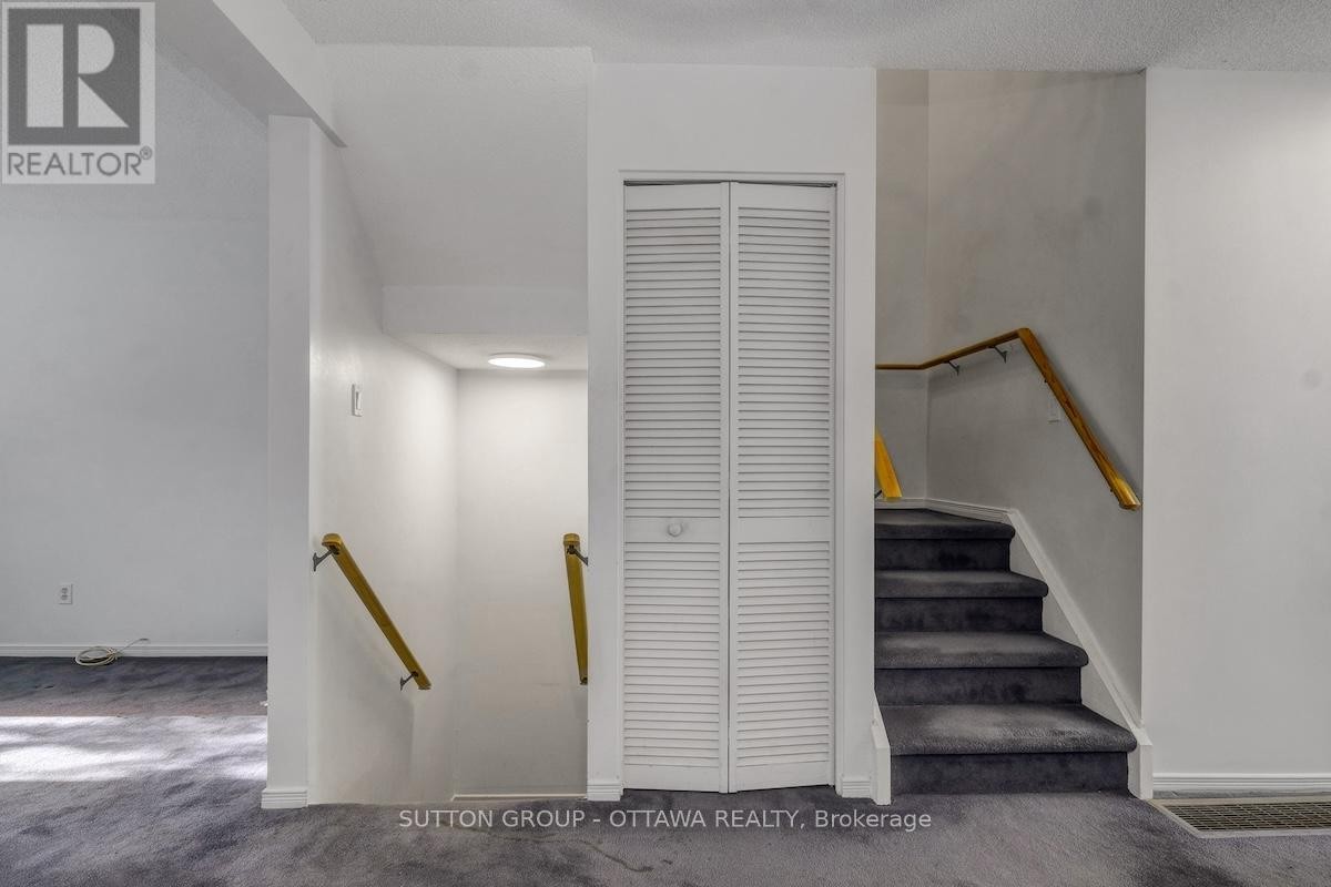 












54 - 920 DYNES ROAD

,
Ottawa,




Ontario
K2C0G8

