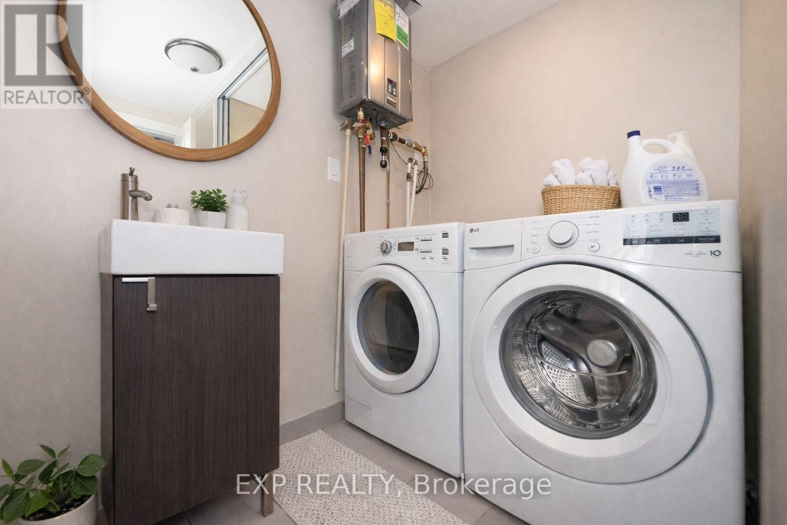 












59 CONCORD STREET N

,
Ottawa,




Ontario
K1S0Y5

