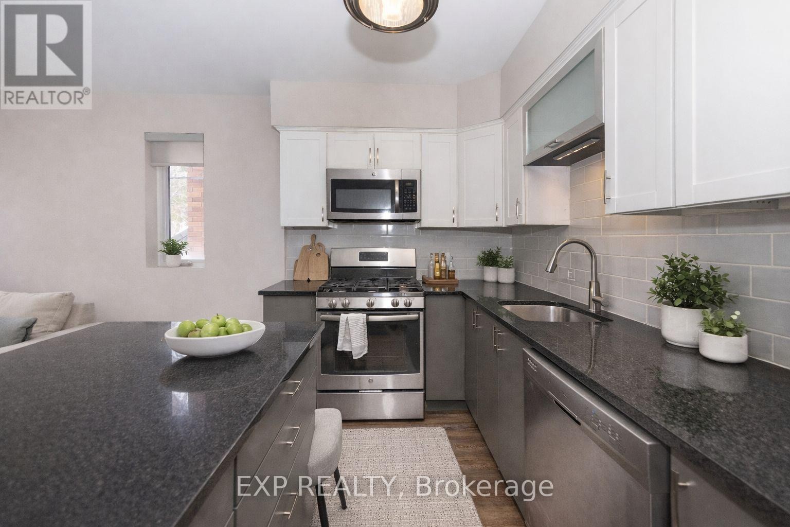 












59 CONCORD STREET N

,
Ottawa,




Ontario
K1S0Y5

