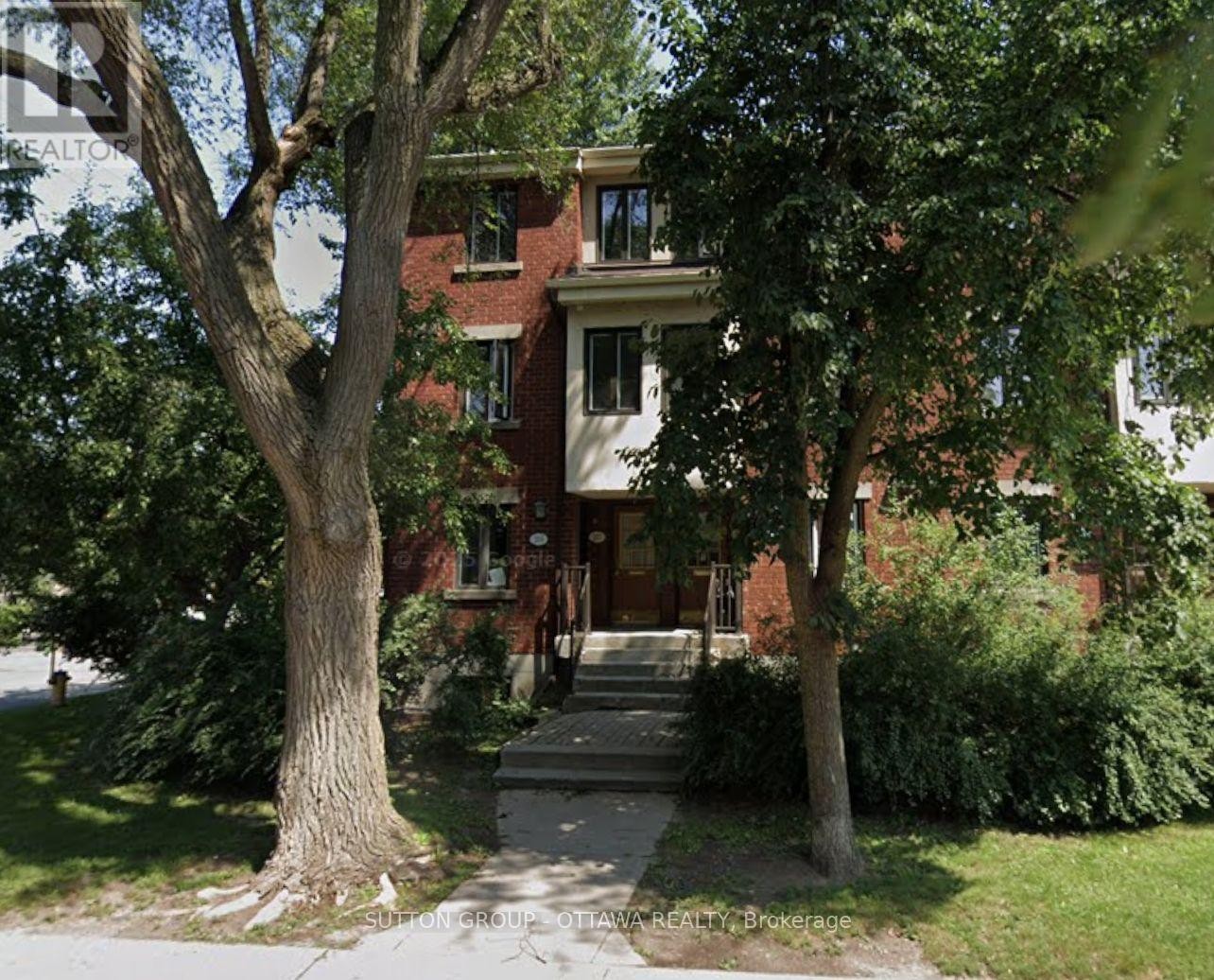 












207 MART CIRCLE

,
Ottawa,




Ontario
K1K4K2

