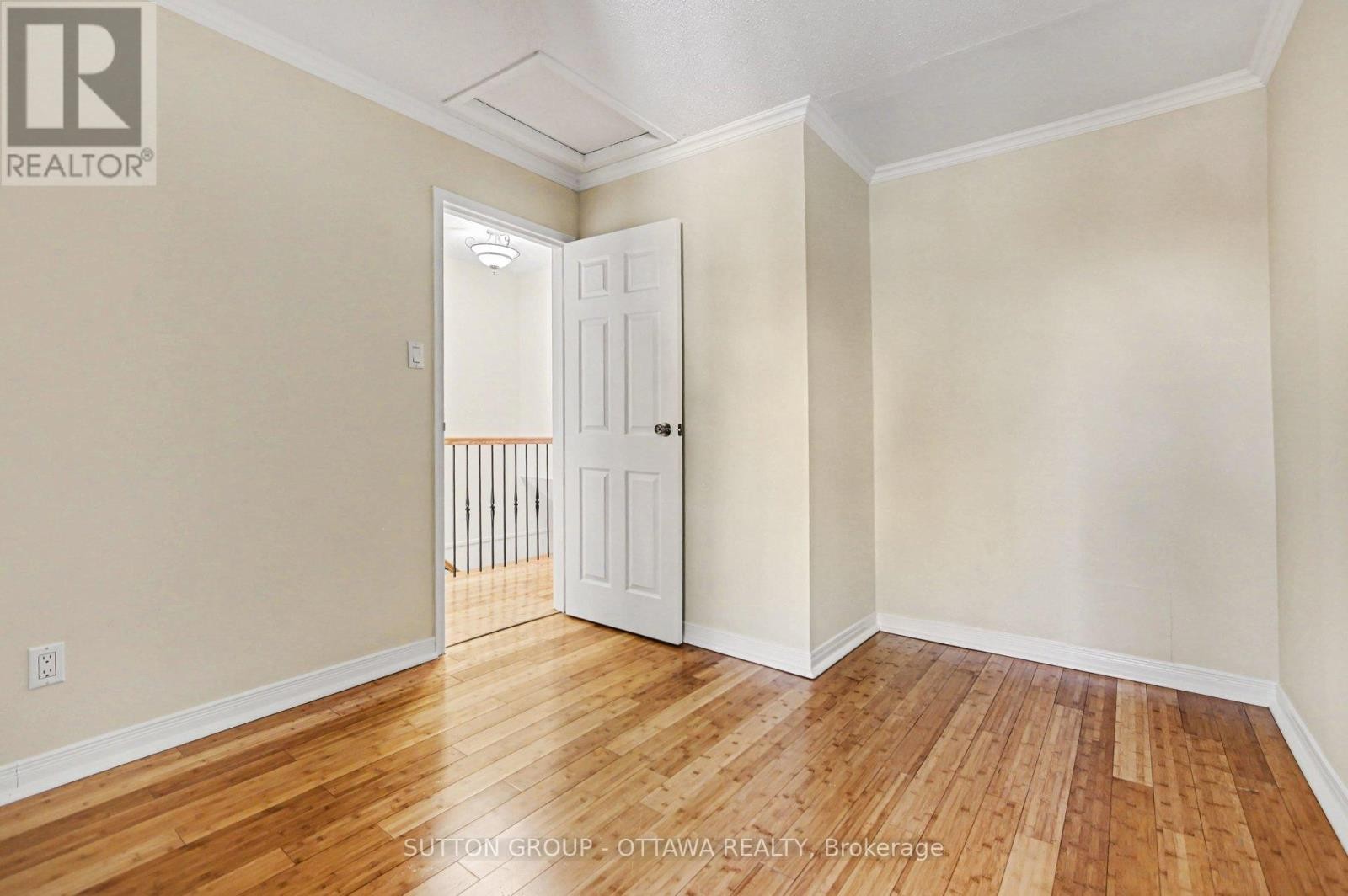 












207 MART CIRCLE

,
Ottawa,




Ontario
K1K4K2

