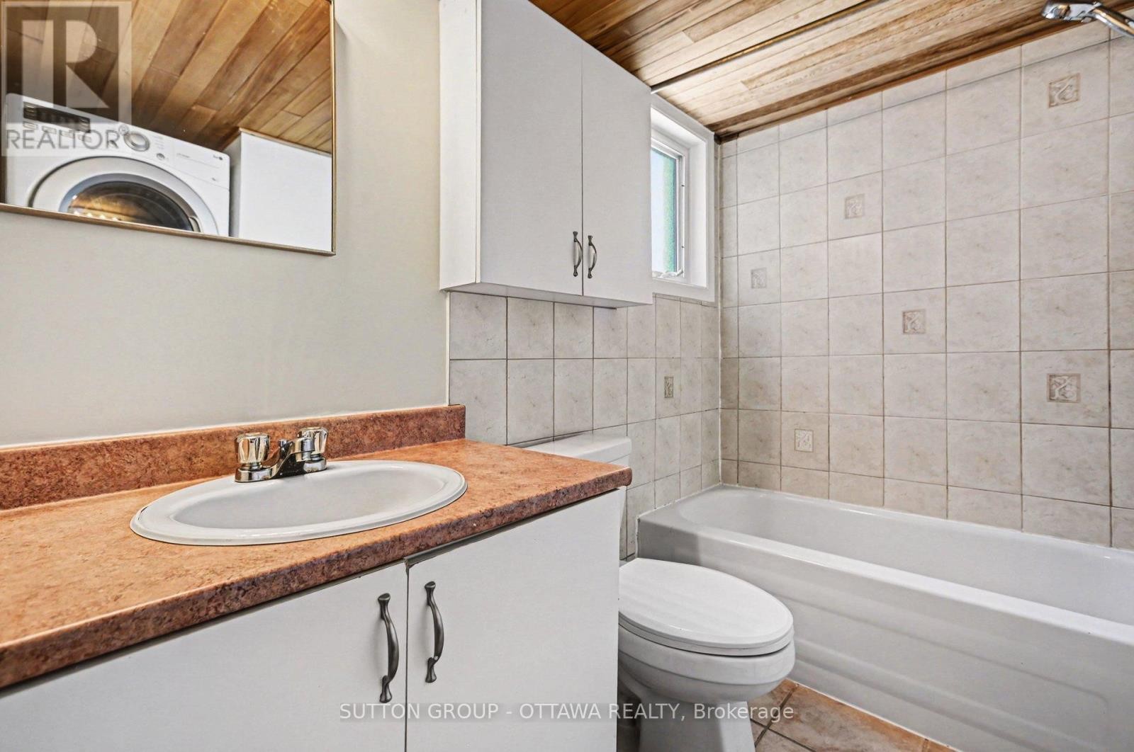 












207 MART CIRCLE

,
Ottawa,




Ontario
K1K4K2

