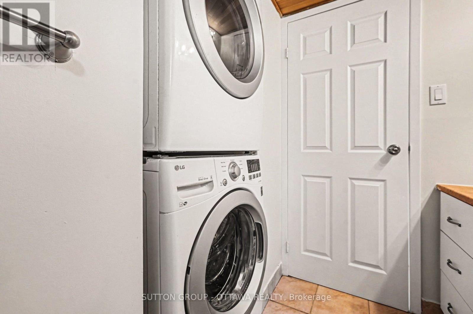 












207 MART CIRCLE

,
Ottawa,




Ontario
K1K4K2

