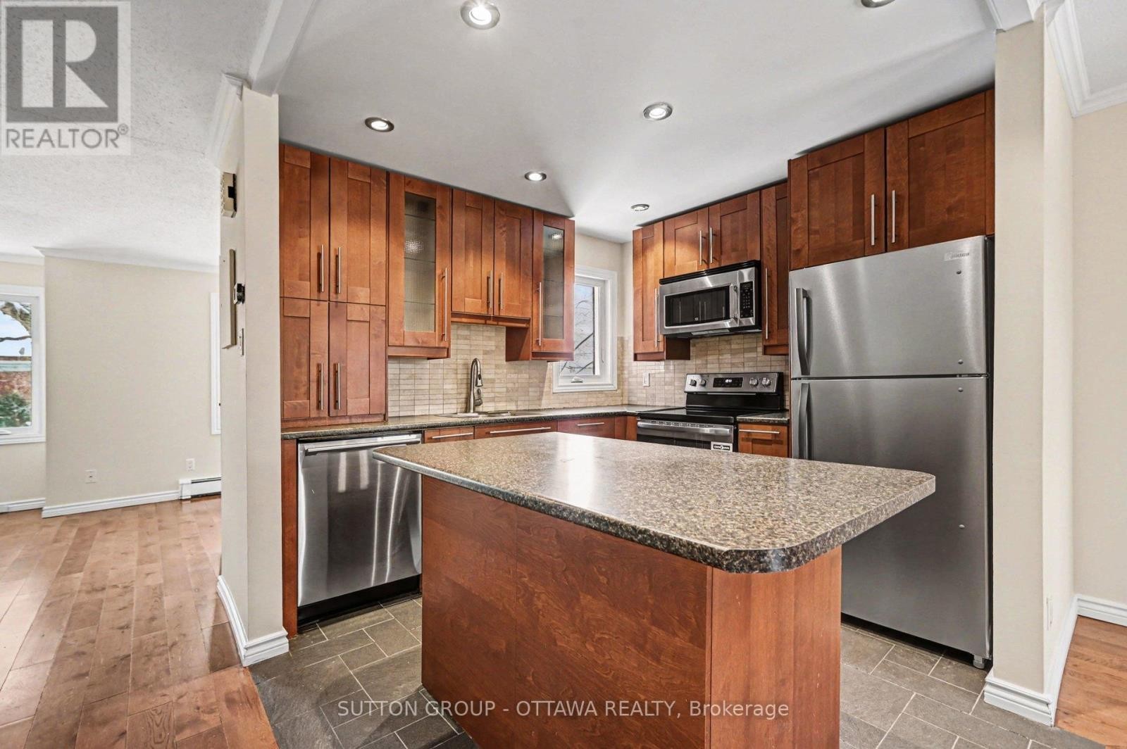 












207 MART CIRCLE

,
Ottawa,




Ontario
K1K4K2

